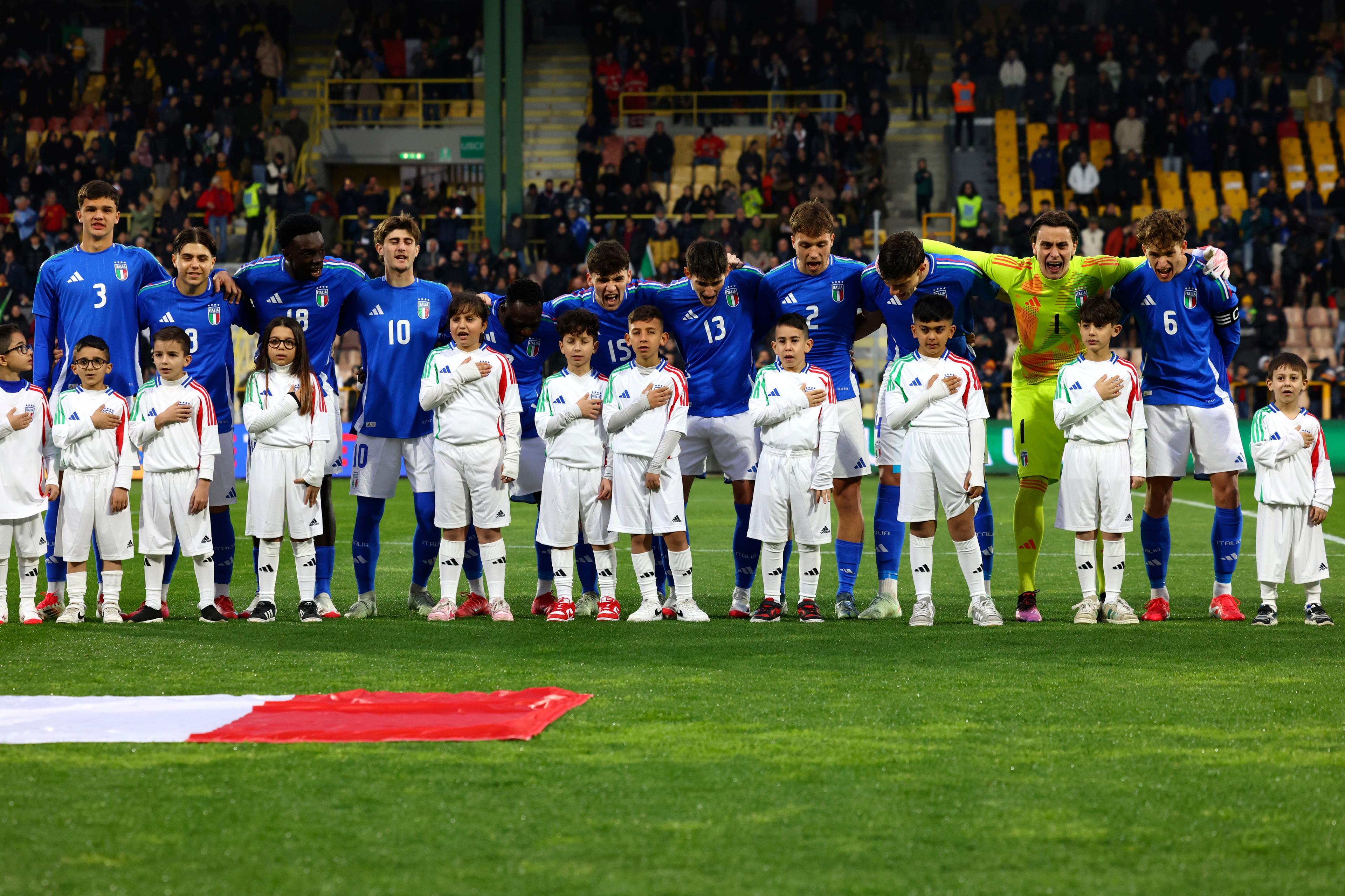CATANZARO, ITALY - MARCH 22: Players of Italy U19 sing the national anthem prior the Elite Round match between Italy U19 and Spain U19 at Stadio Nicola Ceravolo on March 22, 2025 in Catanzaro, Italy. (Photo by FIGC/FIGC via Getty Images)