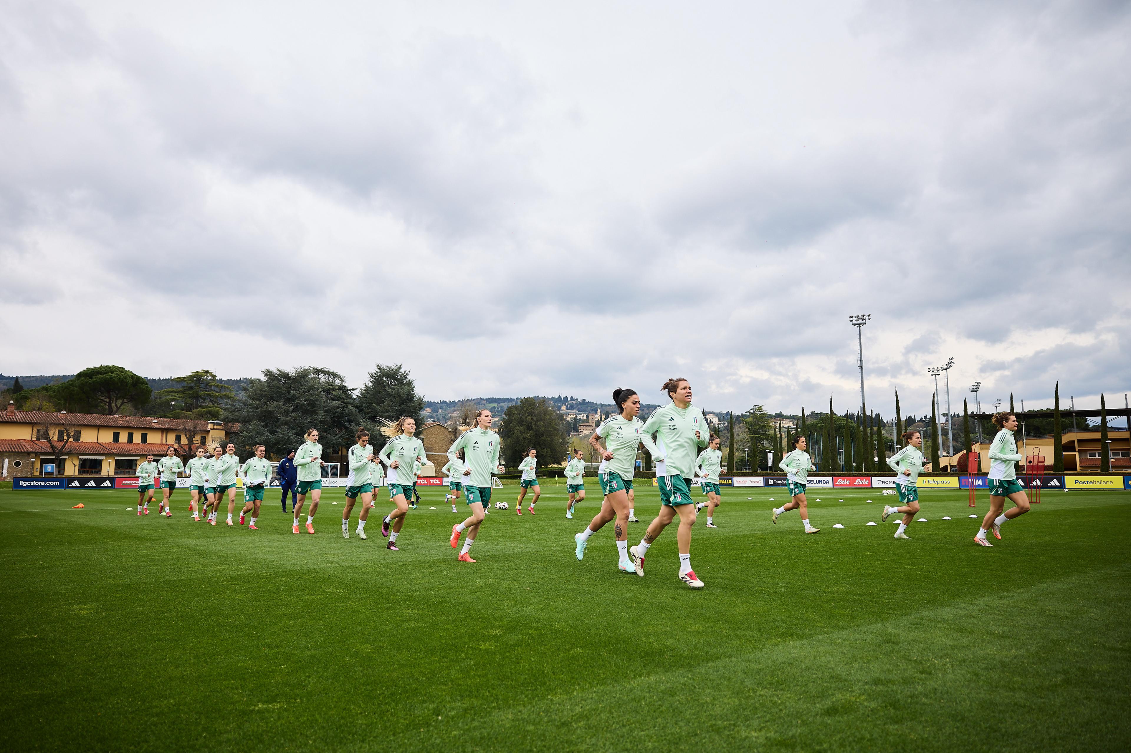 FLORENCE, ITALY - APRIL 01: Players of Italy during Italy Women Training Session at Centro Tecnico Federale di Coverciano on April 01, 2025 in Florence, Italy. (Photo by Emmanuele Ciancaglini/FIGC via Getty Images)