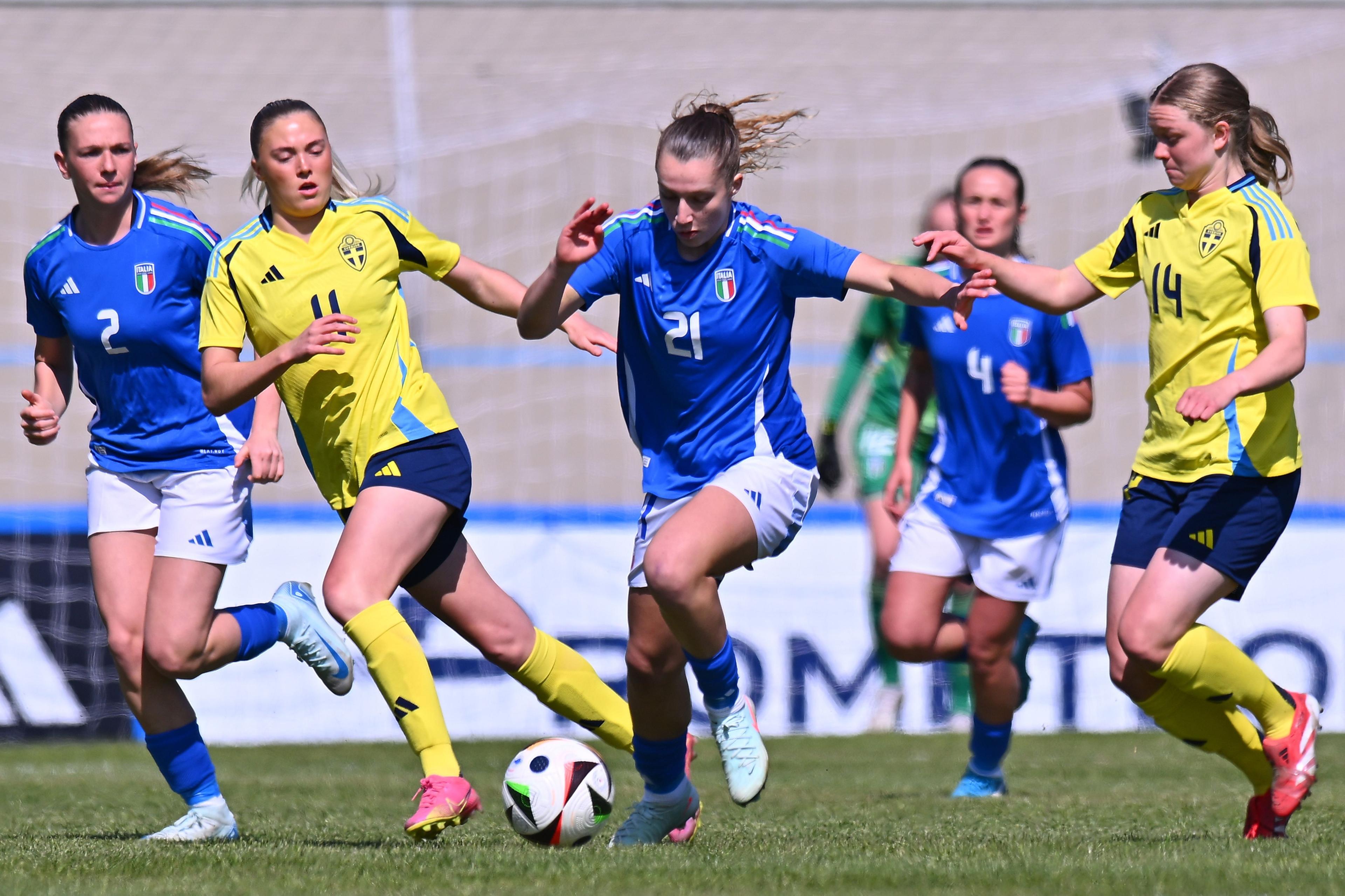 FORLI, ITALY - APRIL 08: Sofia Testa of Italy U19 competes for the ball with Hannah Sjodahl of Sweden U19 during the UEFA European Women's Under-19 Championship round 2 match between Italy and Sweden at Stadio Tullo Morgagni on April 08, 2025 in Forli, Italy. (Photo by FIGC/FIGC via Getty Images)