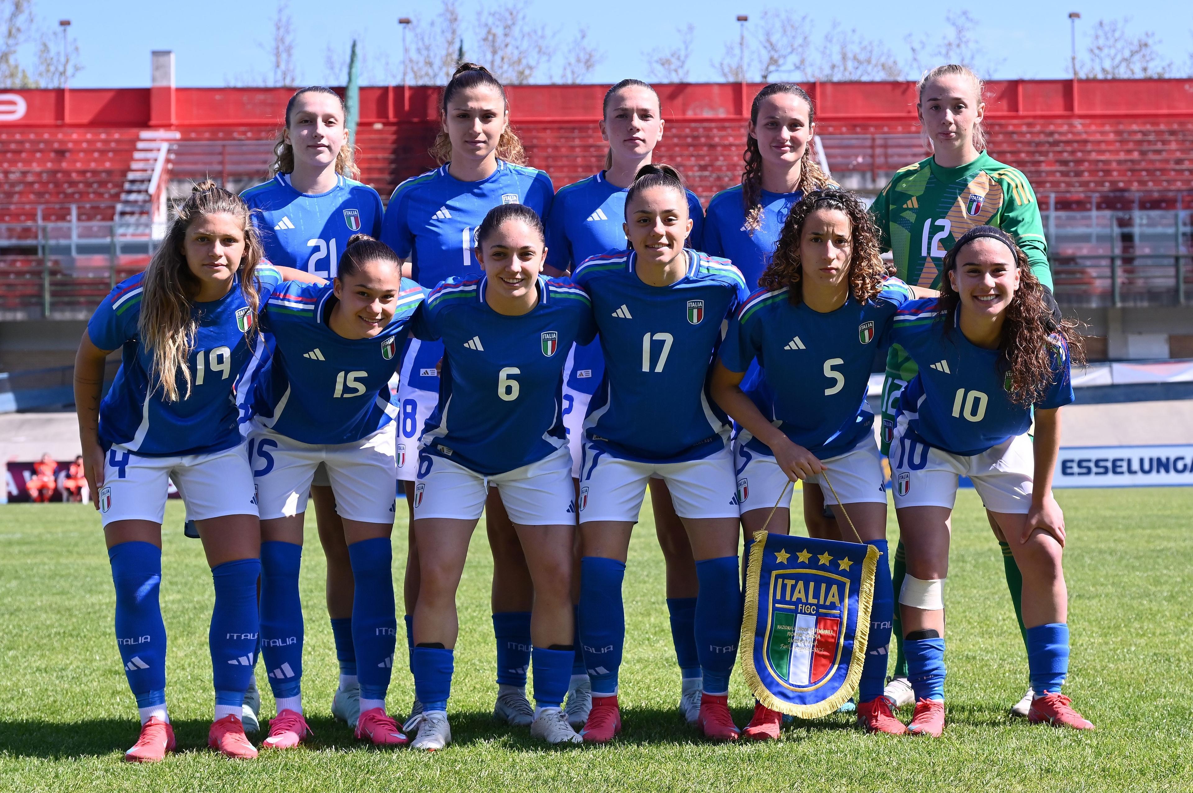 FORLI, ITALY - APRIL 08:Italian players line up during the UEFA European Women's Under-19 Championship round 2 match between Italy and Sweden at Stadio Tullo Morgagni on April 08, 2025 in Forli, Italy. (Photo by FIGC/FIGC via Getty Images)