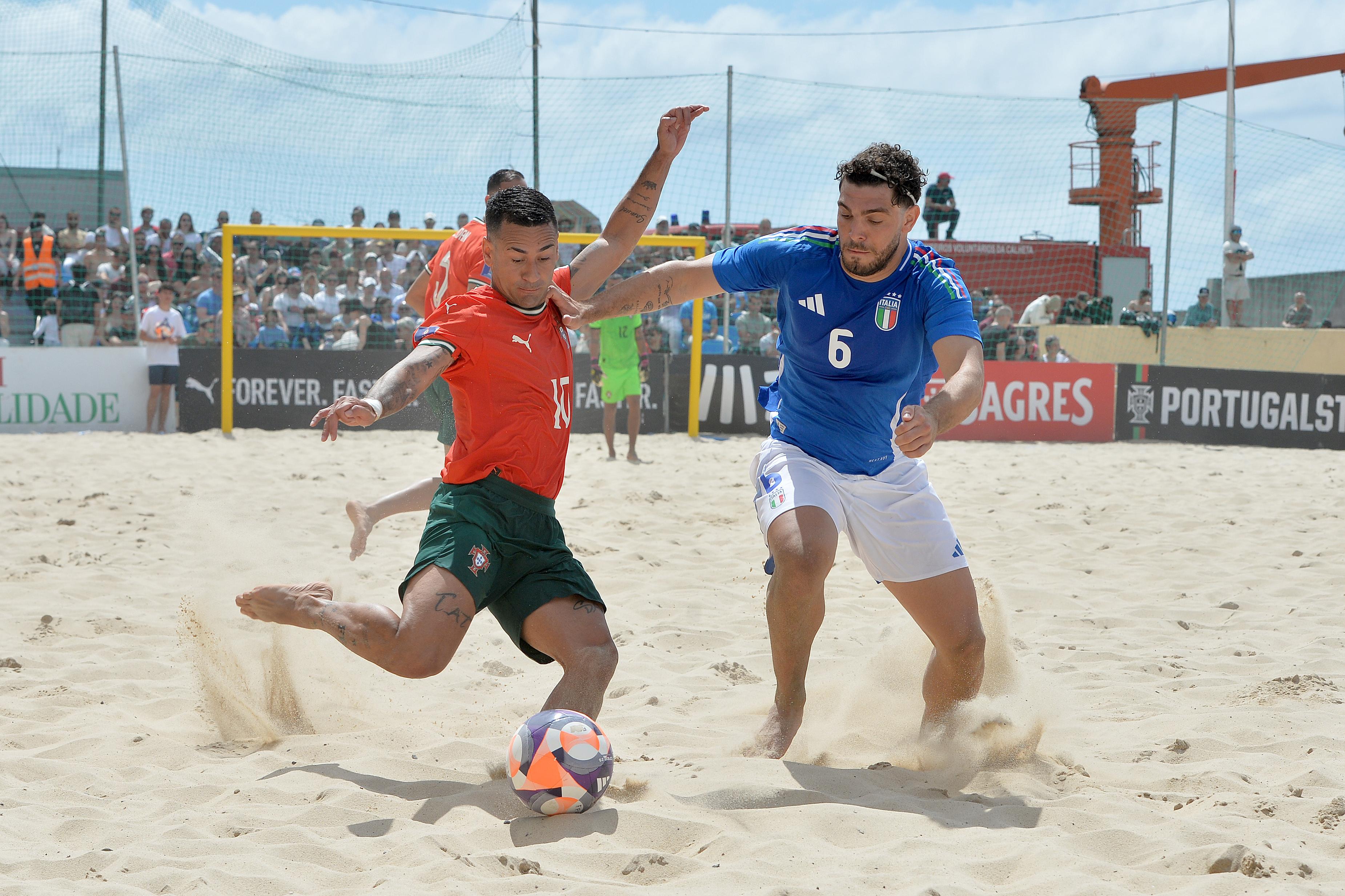 Portugal x It\\u00E1lia jogo treino na Praia da Calheta local de est\\u00E1gios de ambas sele\\u00E7\\u00F5es\\r5-3 Resultado deste primeiro encontro\\rHelder Santos / ASpress
