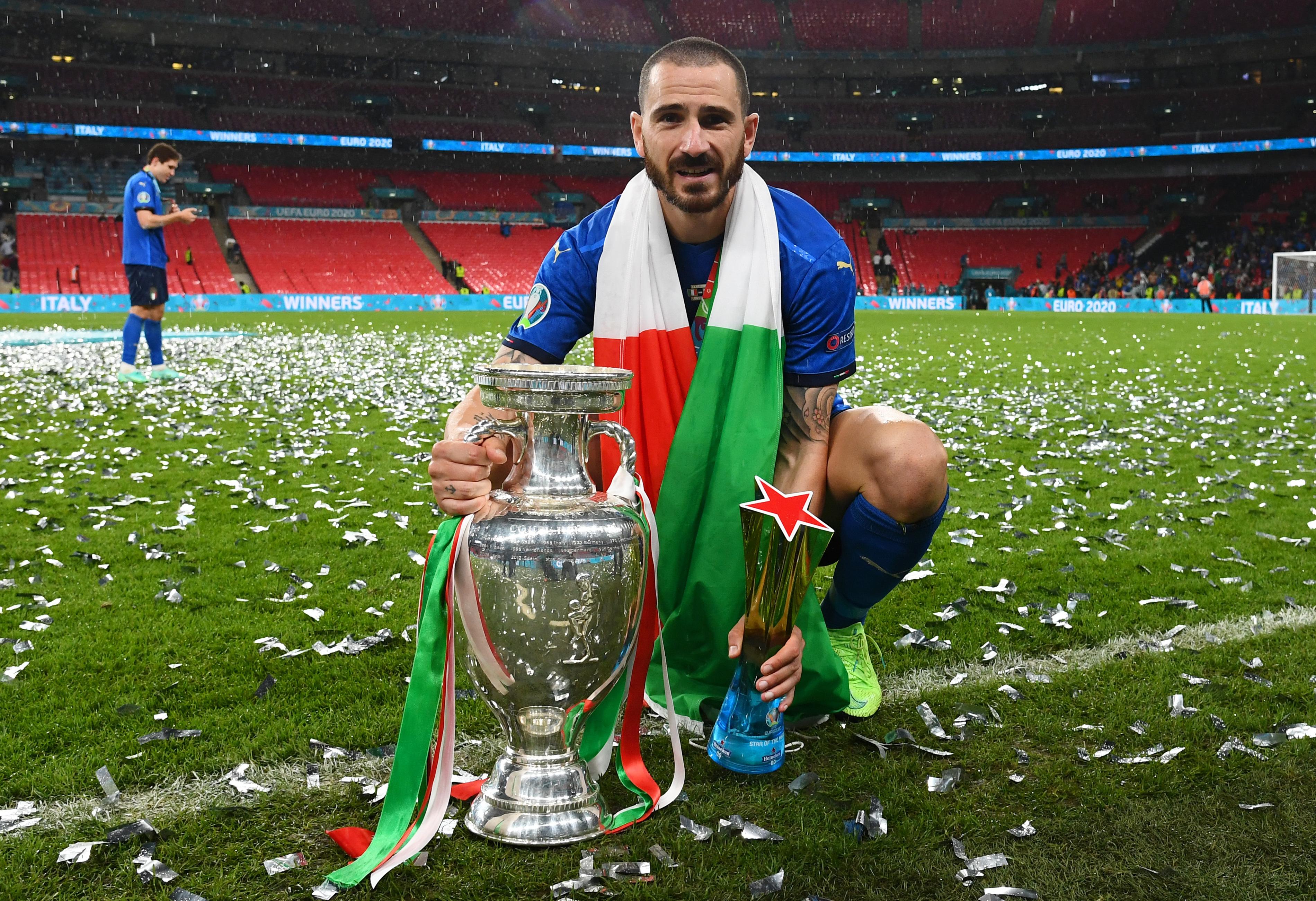 LONDON, ENGLAND - JULY 11: Leonardo Bonucci of Italy celebrates with The Henri Delaunay Trophy following his team's victory in the UEFA Euro 2020 Championship Final between Italy and England at Wembley Stadium on July 11, 2021 in London, England. (Photo by Claudio Villa/Getty Images)