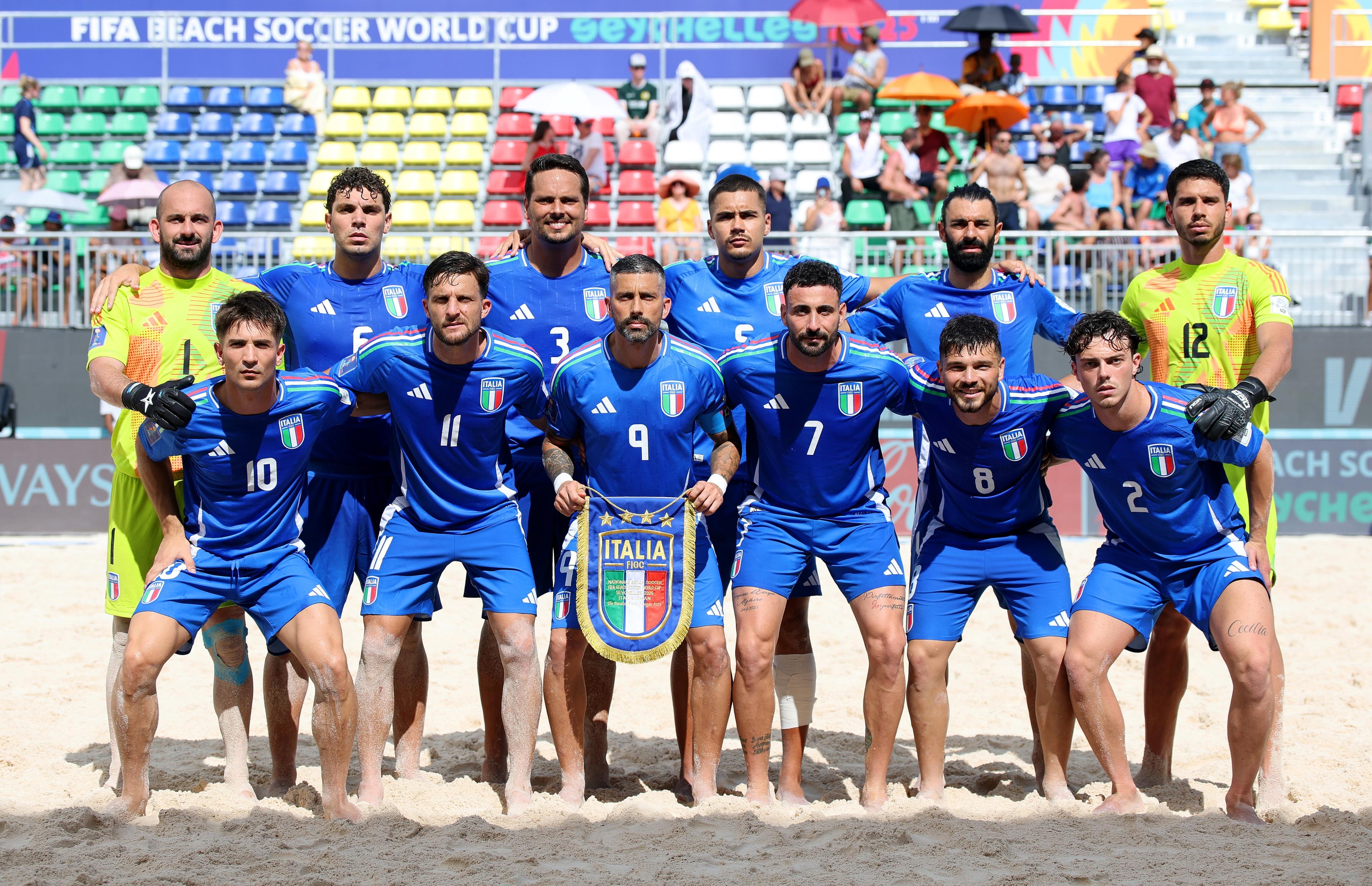 MAHE, SEYCHELLES - MAY 02: Players of Italy pose for a team photograph prior to the FIFA Beach Soccer World Cup Seychelles 2025 Group D match between Italy and Oman at The Paradise Arena on May 02, 2025 in Mahe, Seychelles. (Photo by Alex Grimm - FIFA/FIFA via Getty Images)