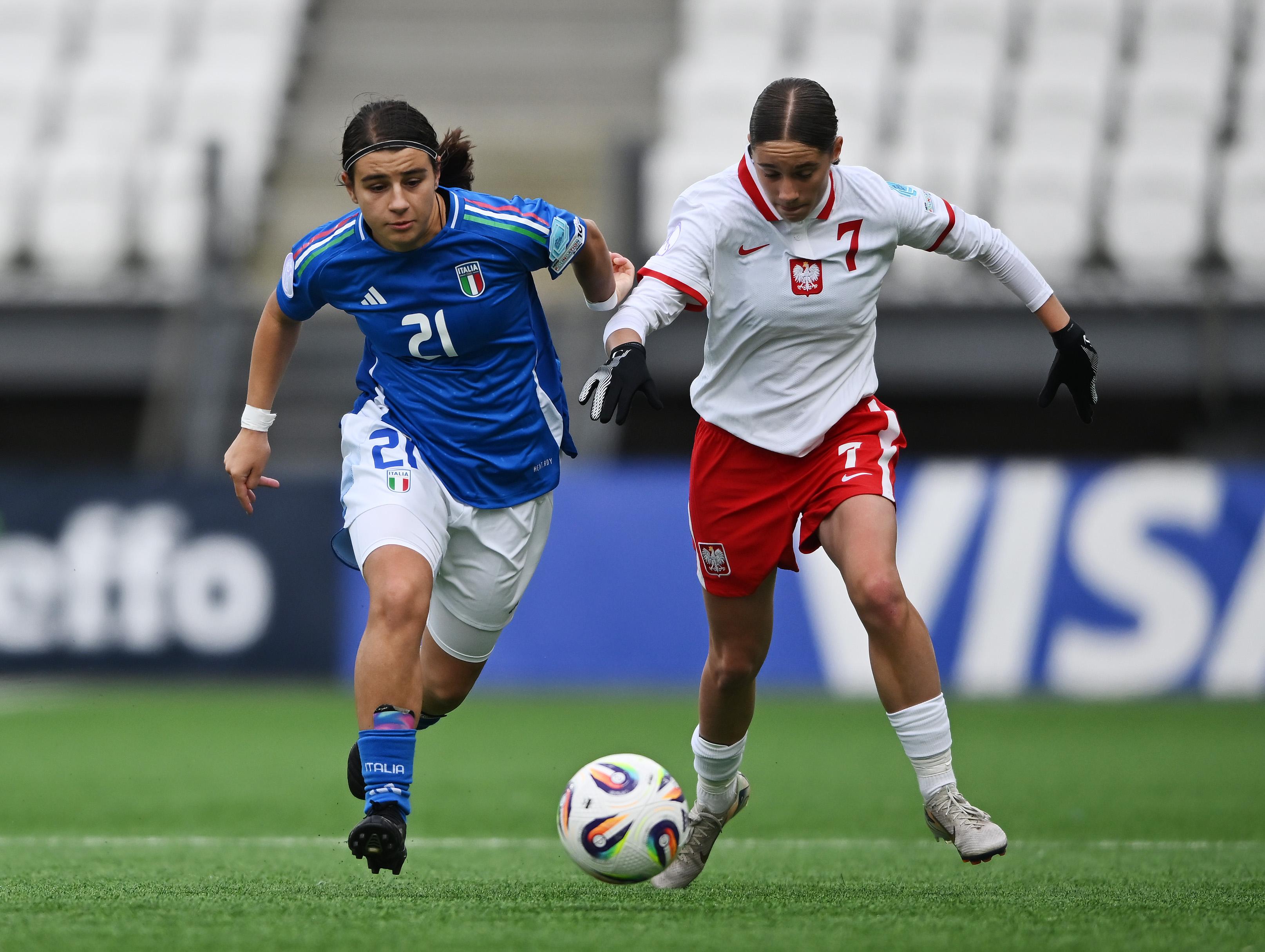 TORSHAVN, FAEROE ISLANDS - MAY 05: Francesca Randazzo of Italy and Julia Ostrowska of Poland battle for possession during the UEFA Women's European Under-17 Championship Group Stage match between Poland and Italy at Torsvollur on May 05, 2025 in Torshavn, Faeroe Islands. (Photo by Shauna Clinton/UEFA via Getty Images)