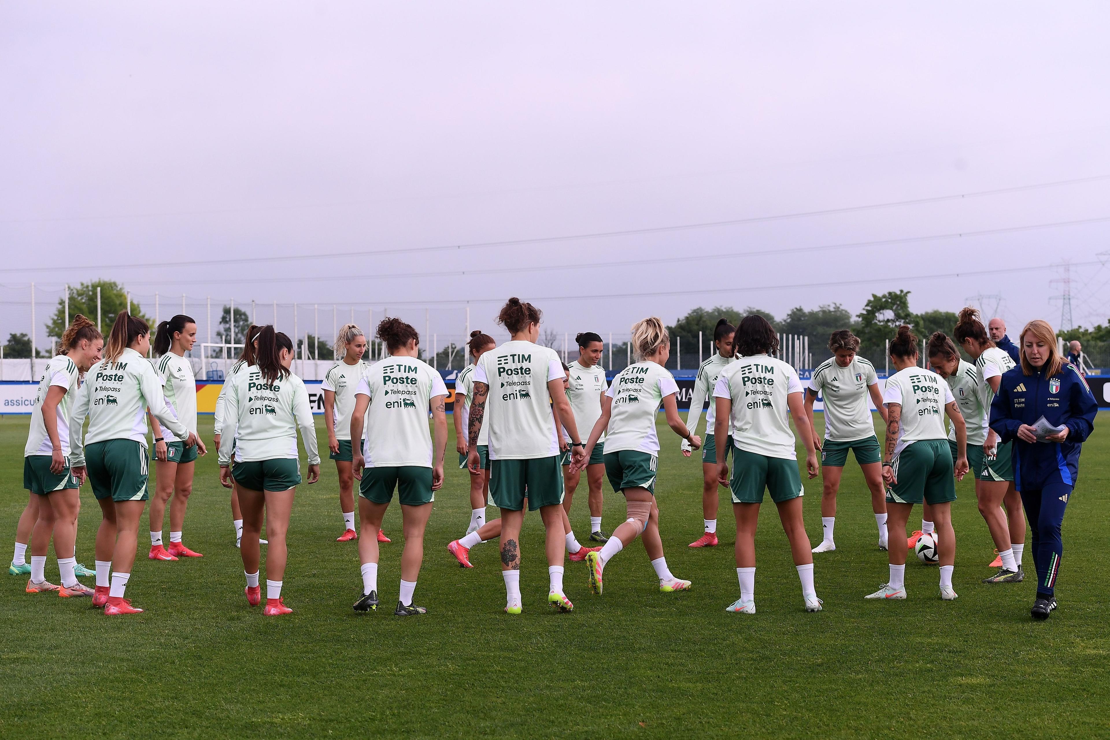 PARMA, ITALY - MAY 27:Italian players during the Italy Women Training Session at Centro Sportivo Colecchio on May 27, 2025 in Parma, Italy. (Photo by Alessandro Sabattini - FIGC/FIGC via Getty Images)