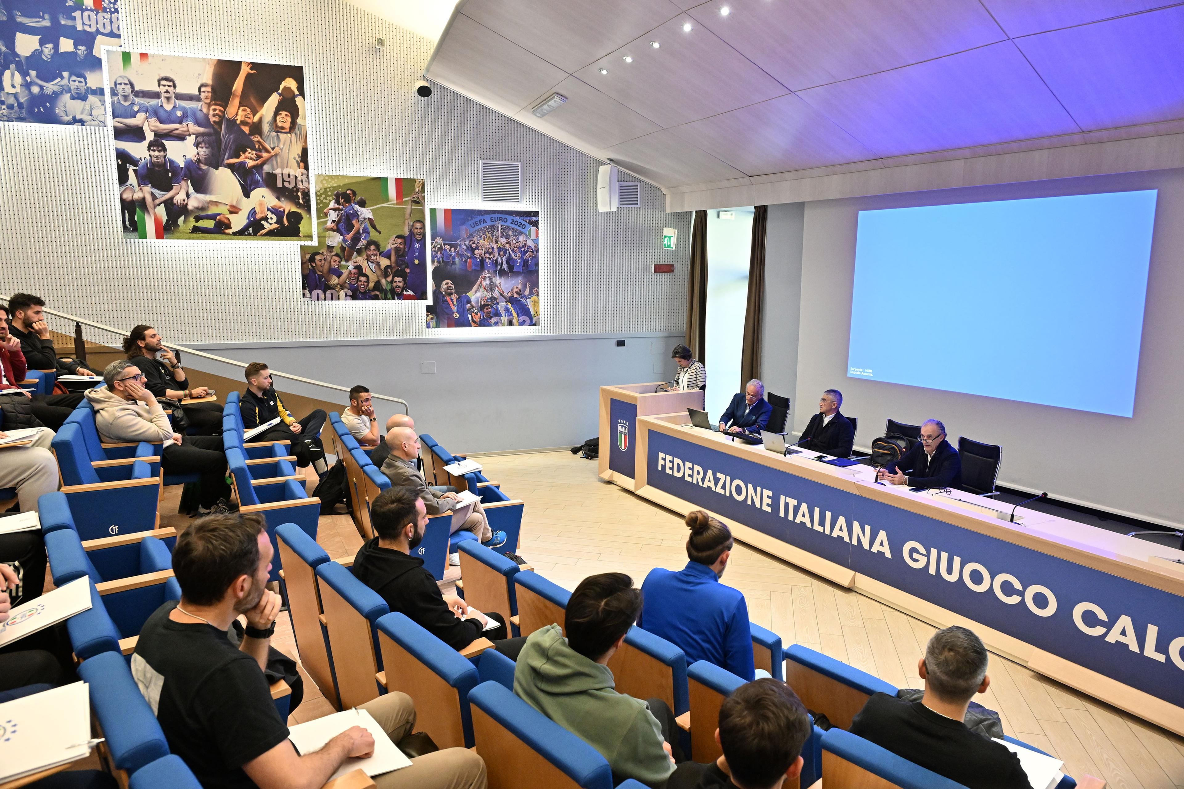 Inaugurato a Coverciano il nuovo corso per preparatori atletici. Lezioni in aula e sul campo fino al 29 maggio