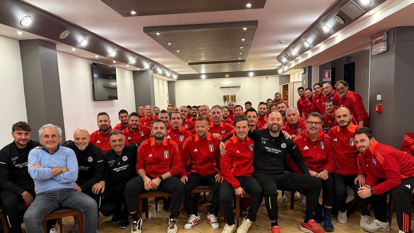 Corso UEFA A, gli allievi ad Arezzo per una giornata di stage, tra visione dell’allenamento e lezioni in aula