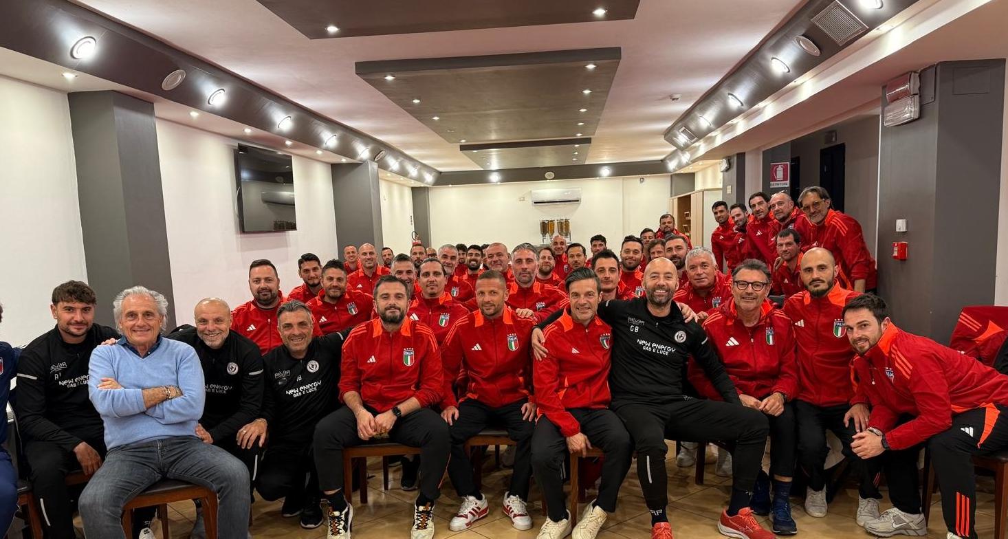 Corso UEFA A, gli allievi ad Arezzo per una giornata di stage, tra visione dell’allenamento e lezioni in aula