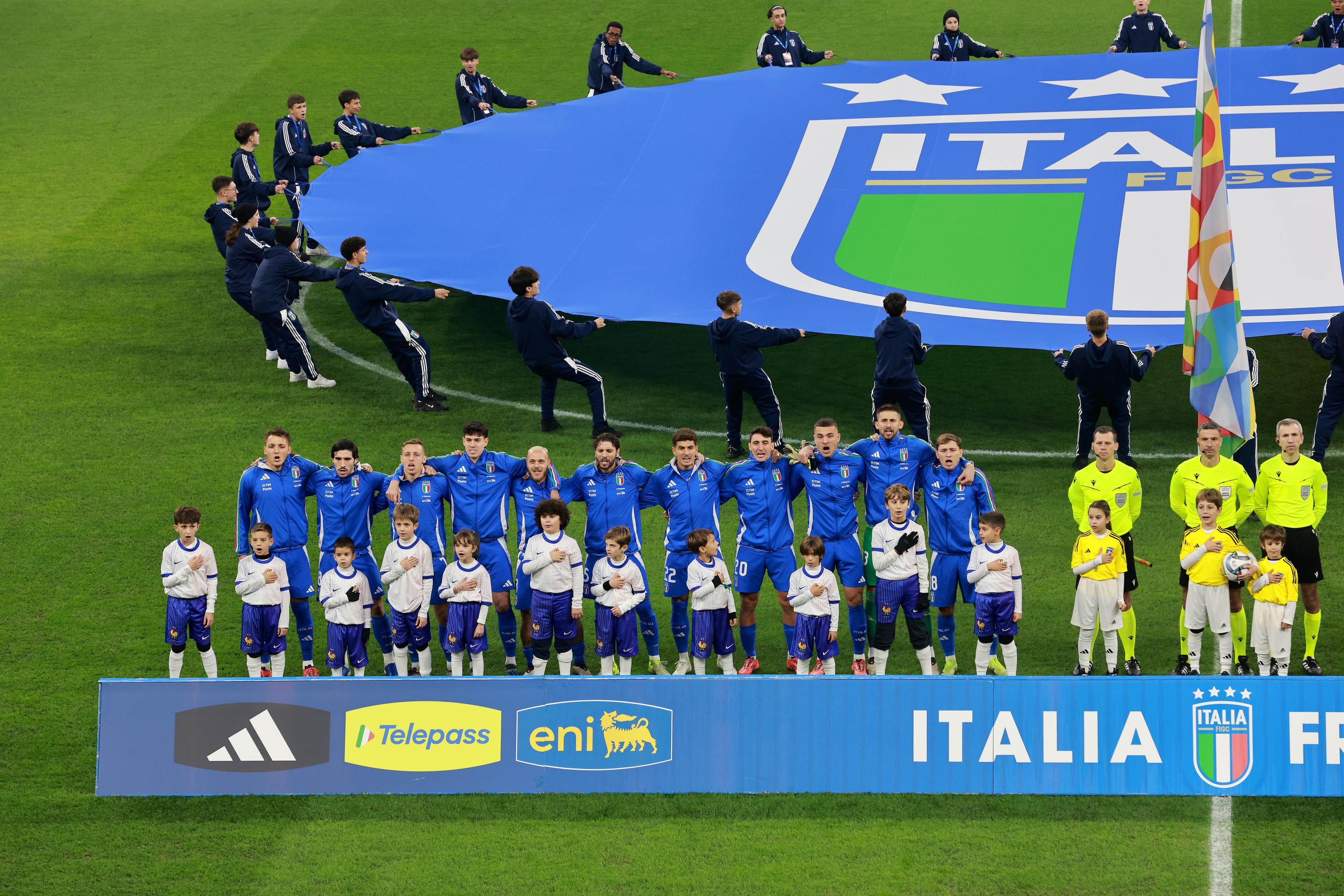 MILAN, ITALY - NOVEMBER 17: Players of Italy line up prior to the UEFA Nations League 2024/25 League A Group A2 match between Italy and France at Stadio Giuseppe Meazza on November 17, 2024 in Milan, Italy (Photo by FIGC/FIGC via Getty Images)