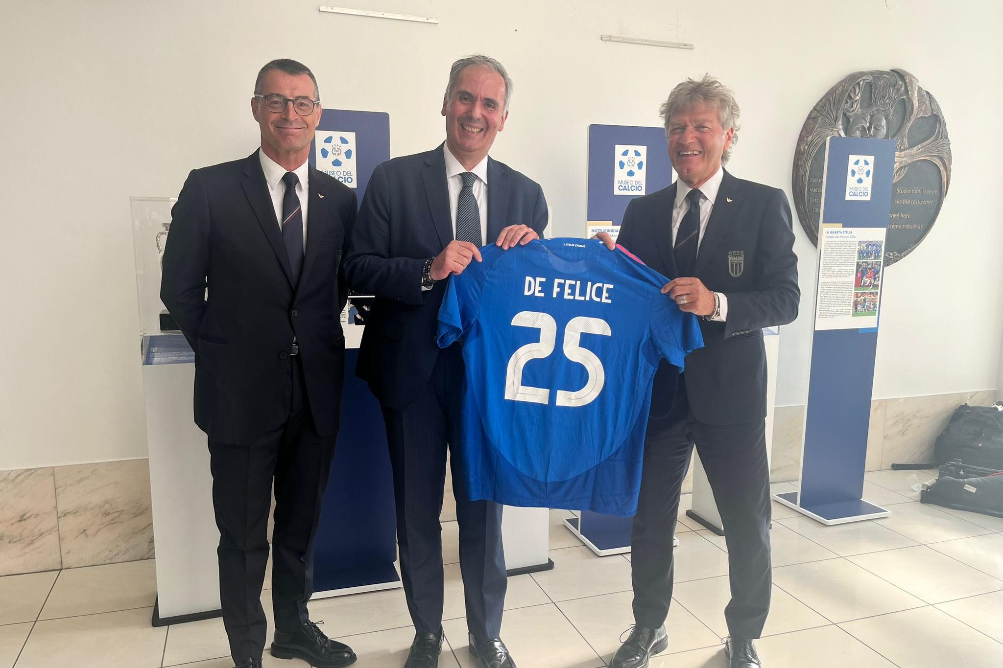 Inaugurata a Bratislava la mostra ‘Sfumature di Azzurro’. Antognoni: \"Se non ricordiamo il passato non può esserci futuro\"