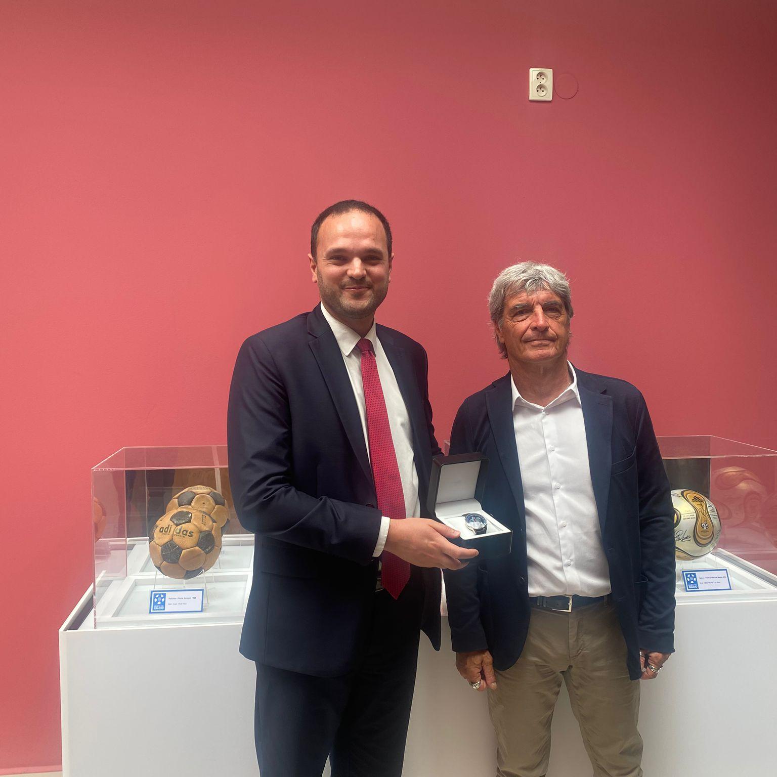 All’Università di Bratislava un workshop dedicato agli allenatori slovacchi, anche Mario Beretta in visita alla mostra ‘Sfumature di Azzurro’