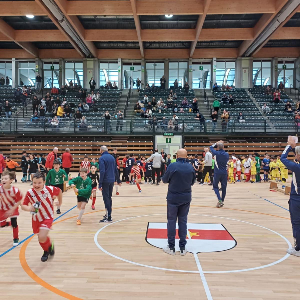 Il Torneo della Befana al Palasport di Bolzano - L'omaggio dello staff Sgs al nostro Massimo Cima