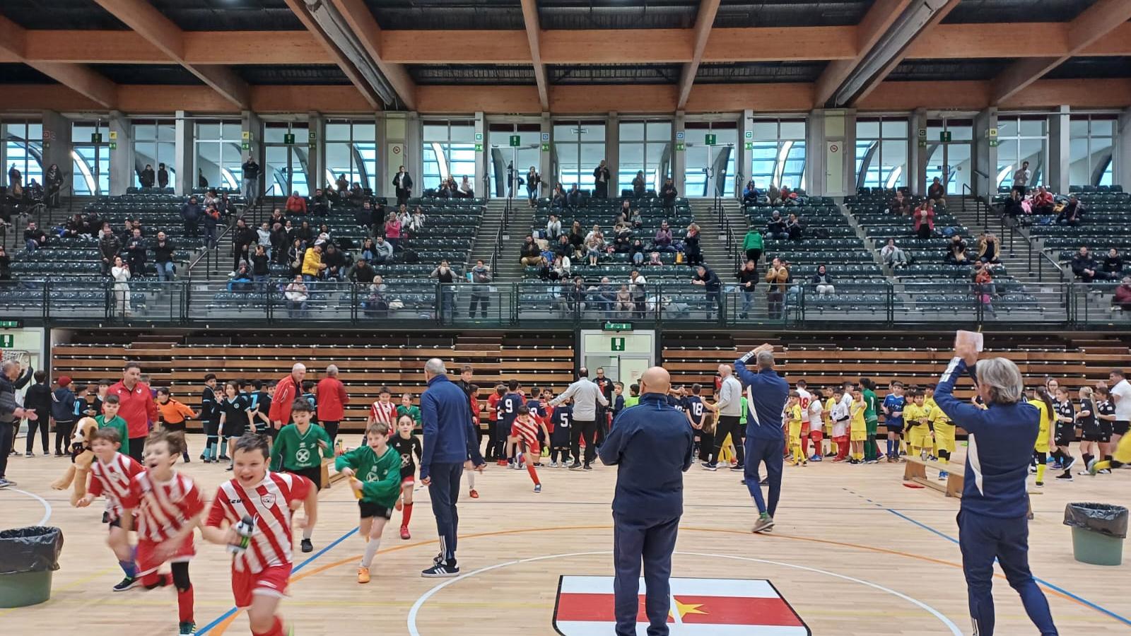 Il Torneo della Befana al Palasport di Bolzano - L'omaggio dello staff Sgs al nostro Massimo Cima