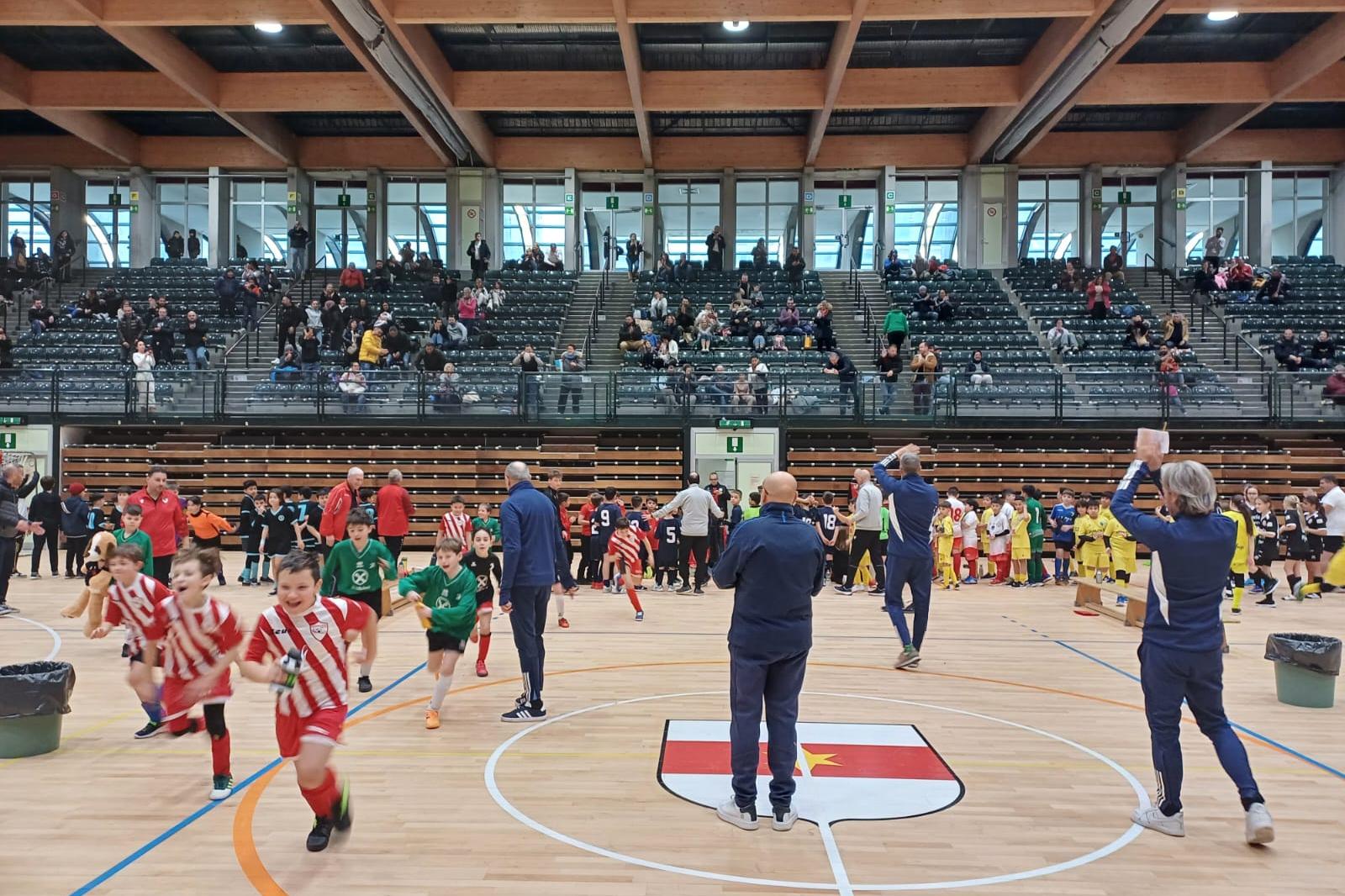 Il Torneo della Befana al Palasport di Bolzano - L'omaggio dello staff Sgs al nostro Massimo Cima
