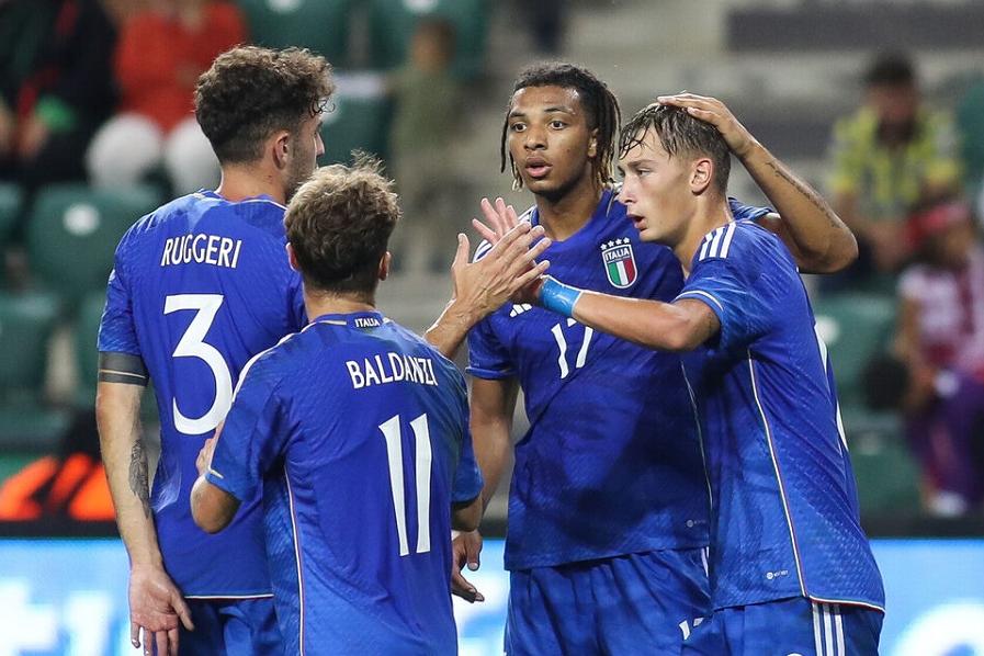 KOCAELI, TURKEY - SEPTEMBER 12: Fabio Miretti of Italy celebrates with teammates after scoring his team\\'s first goal during UEFA European Under-21 Championship Qualifier match between Turkey and Italy at on September 12, 2023 in Kocaeli, Turkey. (Photo by Ahmad Mora/Getty Images)
