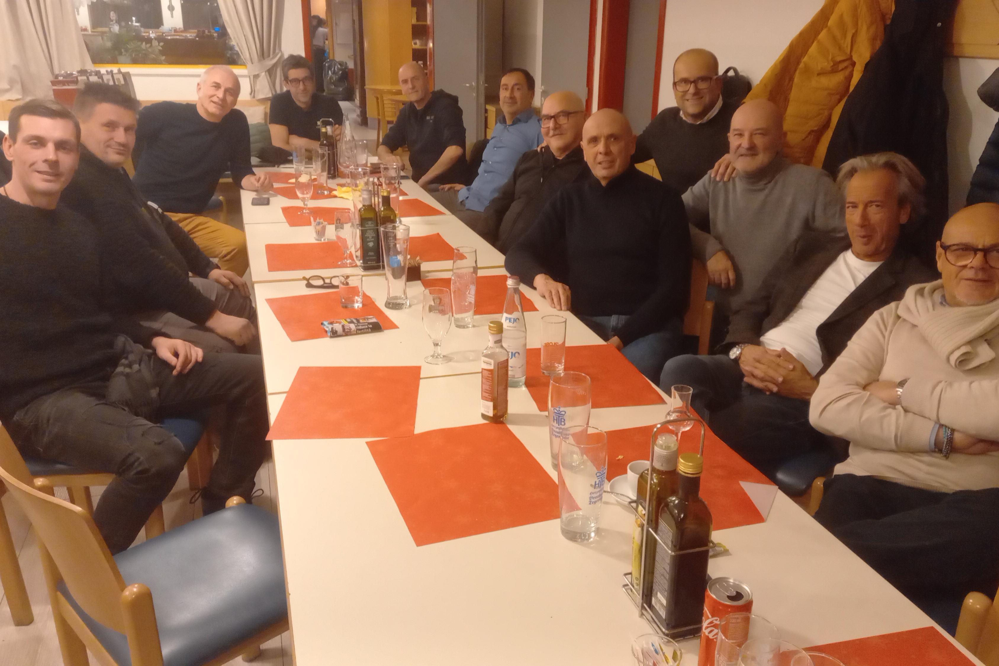 La tradizionale cena di Natale tra tutti i componenti dello staff Sgs - I più sinceri auguri di Buone Feste a tutti voi...