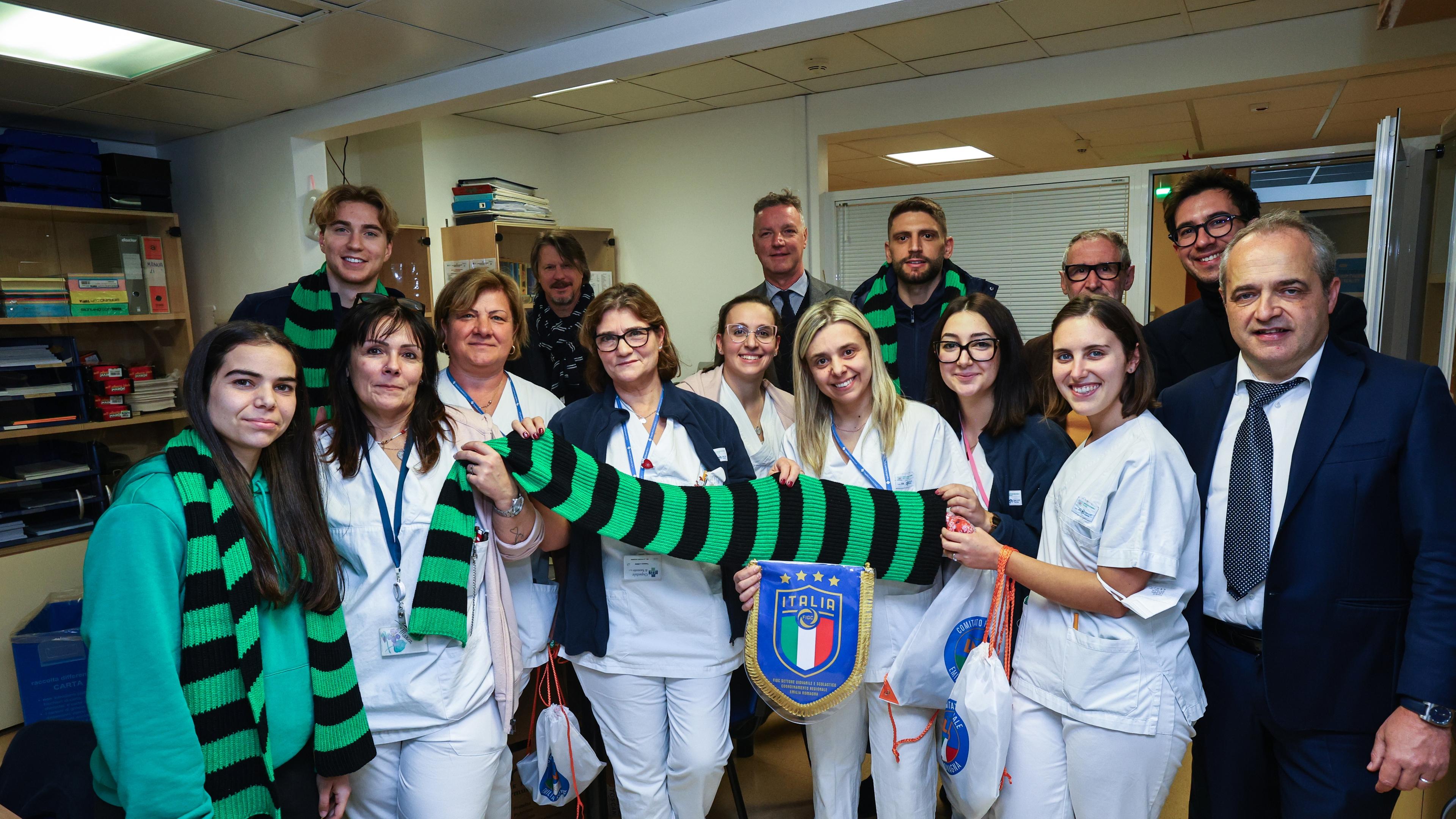\"Natale in Pediatria 2024\" a Sassuolo: Berardi e Thorsvedt insieme a SGS-FIGC Emilia Romagna