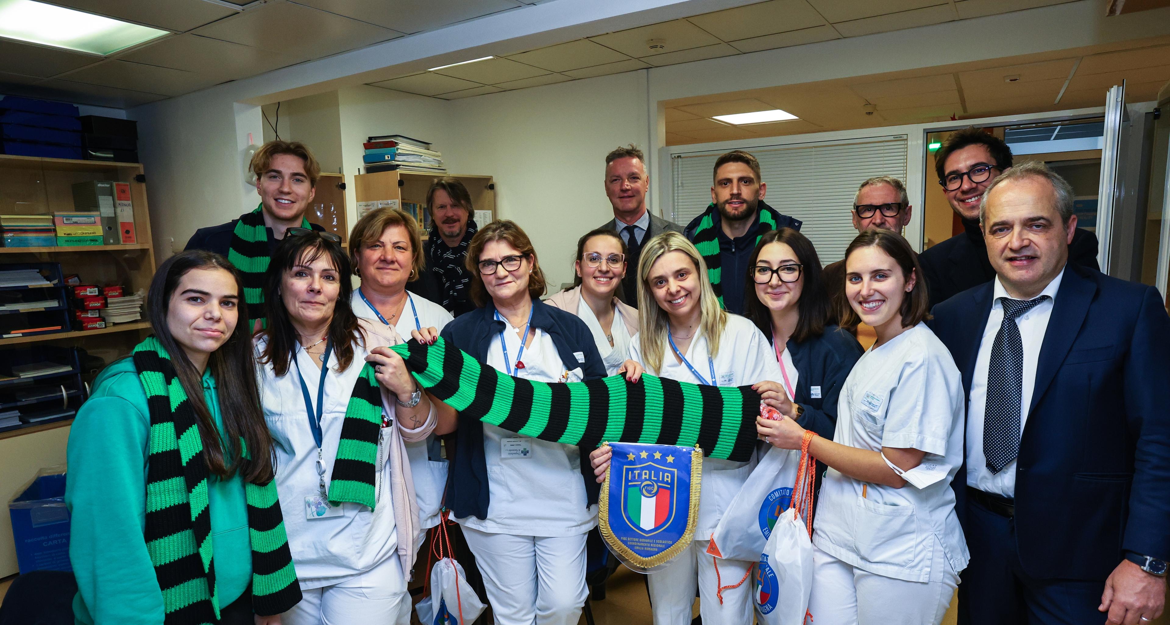 \"Natale in Pediatria 2024\" a Sassuolo: Berardi e Thorsvedt insieme a SGS-FIGC Emilia Romagna