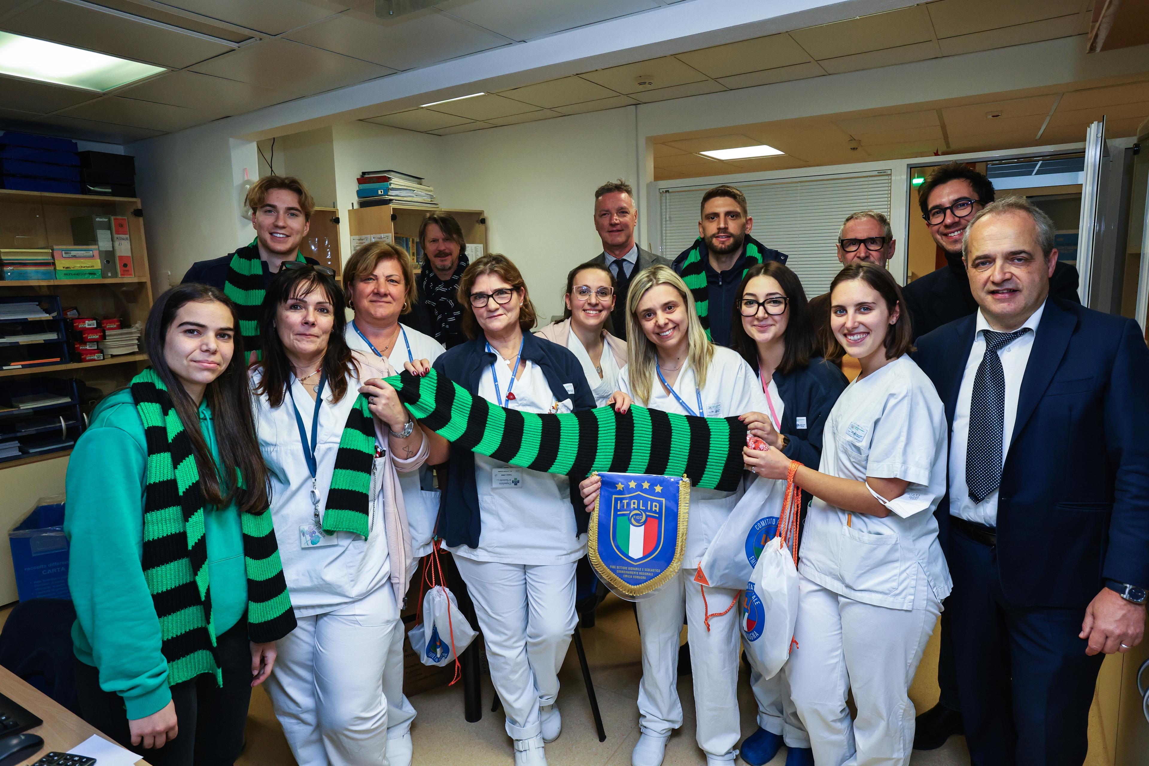 \"Natale in Pediatria 2024\" a Sassuolo: Berardi e Thorsvedt insieme a SGS-FIGC Emilia Romagna