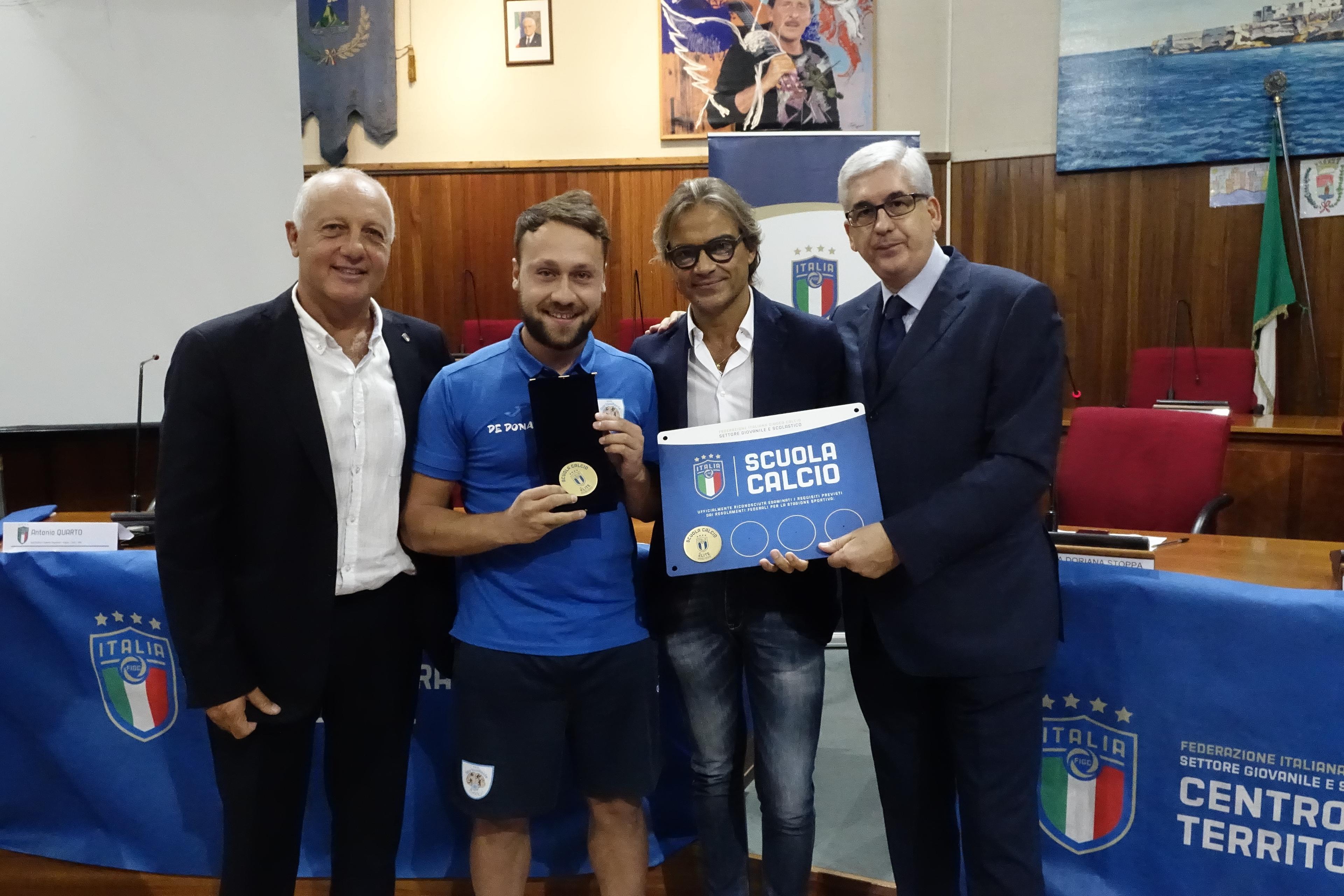 Polignano a Mare, il Presidente Vito Tisci consegna targhe alle Scuole Calcio Elite 2018/2019