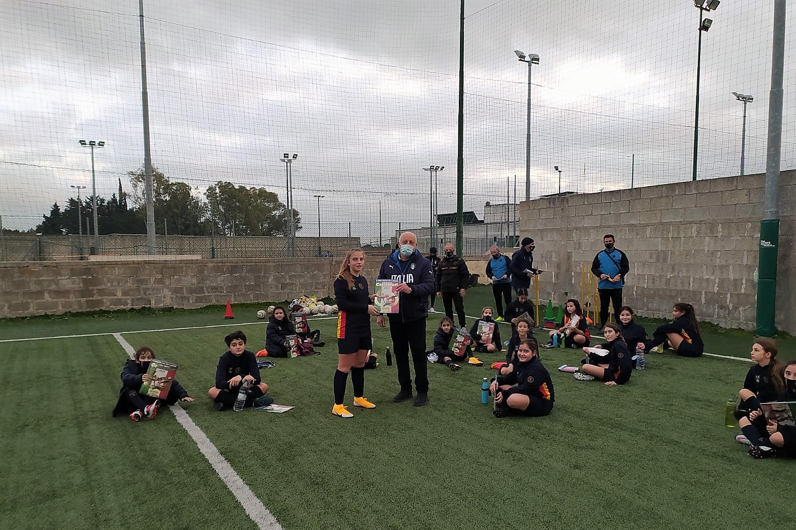 Lecce, al via la consegna della nuova collezione di album Panini \"Calciatori 2021\" alle Scuole Calcio Elite delle AST Puglia