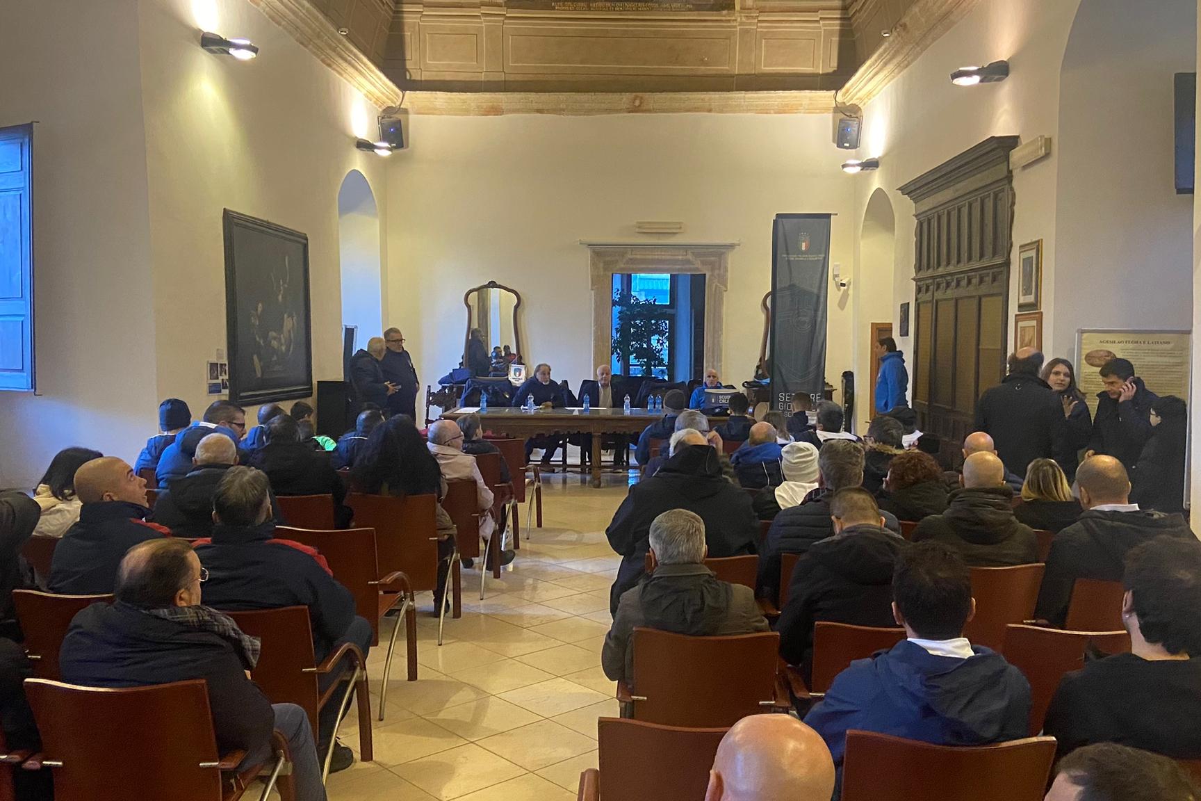 Latiano, conclusa la cerimonia di consegna targhe alle Scuole di Calcio e alle Scuole di Calcio Élite delle Delegazioni di Brindisi, Lecce, Maglie e Taranto