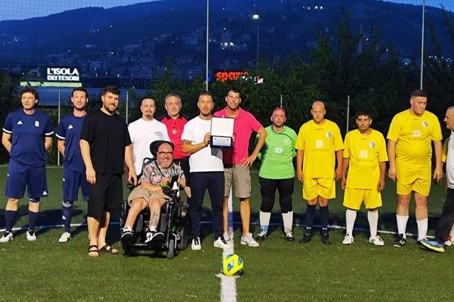 Adriano, il bomber che non t'aspetti nel torneo umbro ultra inclusivo: \"Come giocano questi ragazzi!\"