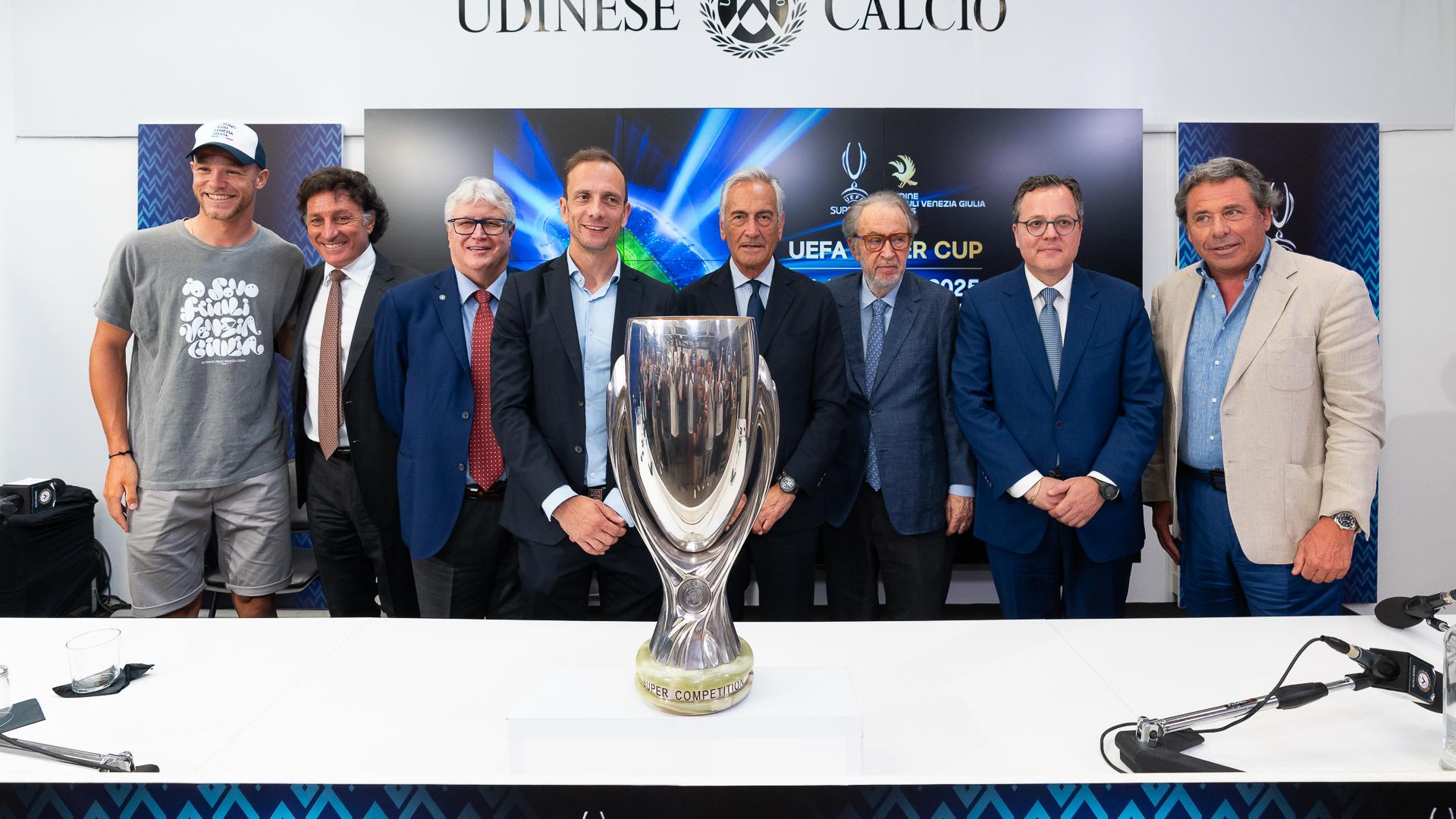 Udine è pronta per la UEFA Super Cup: presentata allo Stadio Friuli la sfida del 13 agosto tra PSG e Tottenham. Gravina: \"Un onore ospitarla in Italia\"