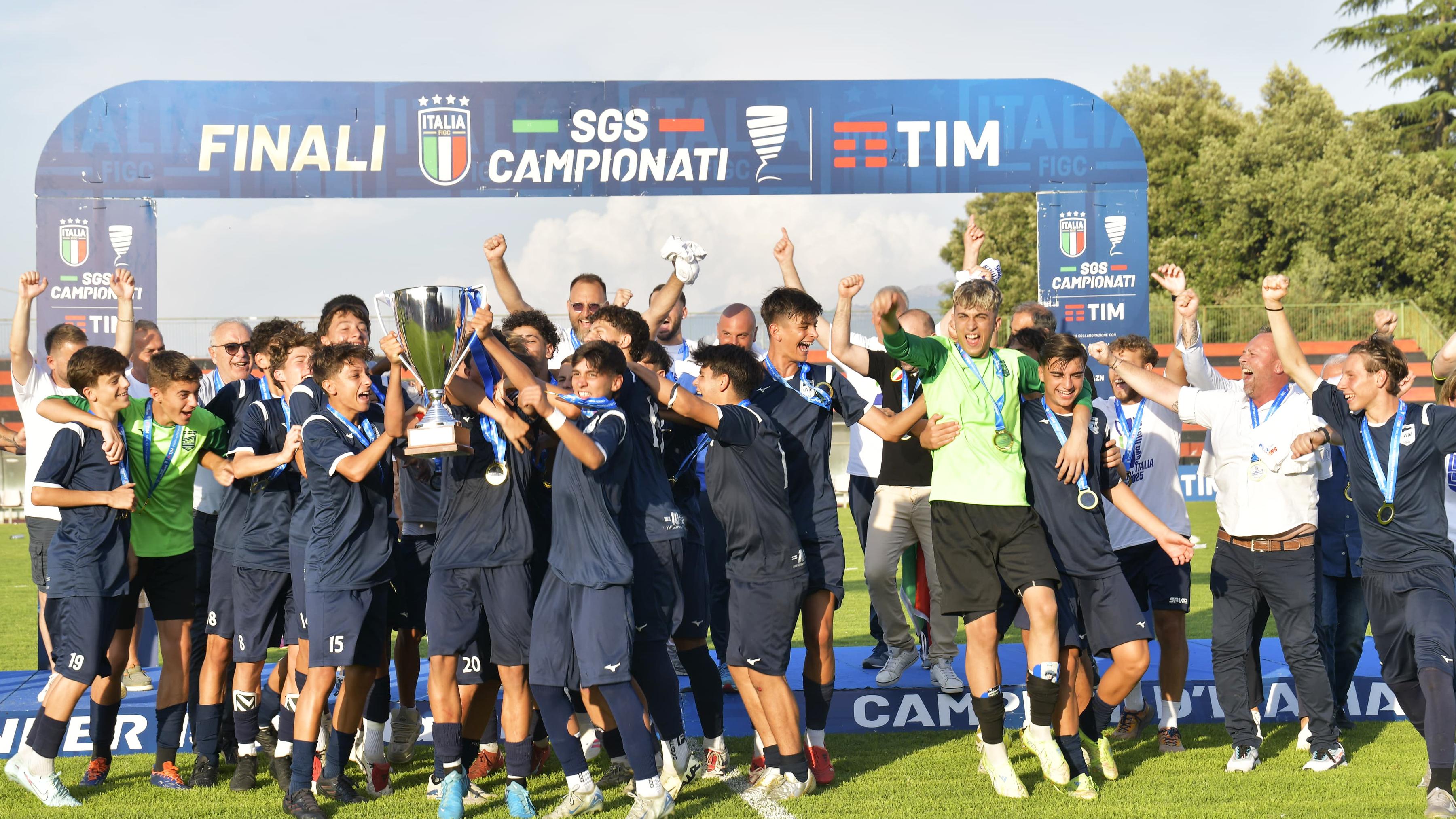 Under 15 Dilettanti e Puro Settore Giovanile, il Savio conquista lo scudetto a Velletri: 2-0 al Tau Calcio in finale. Autorino: \"Soddisfazione enorme\"