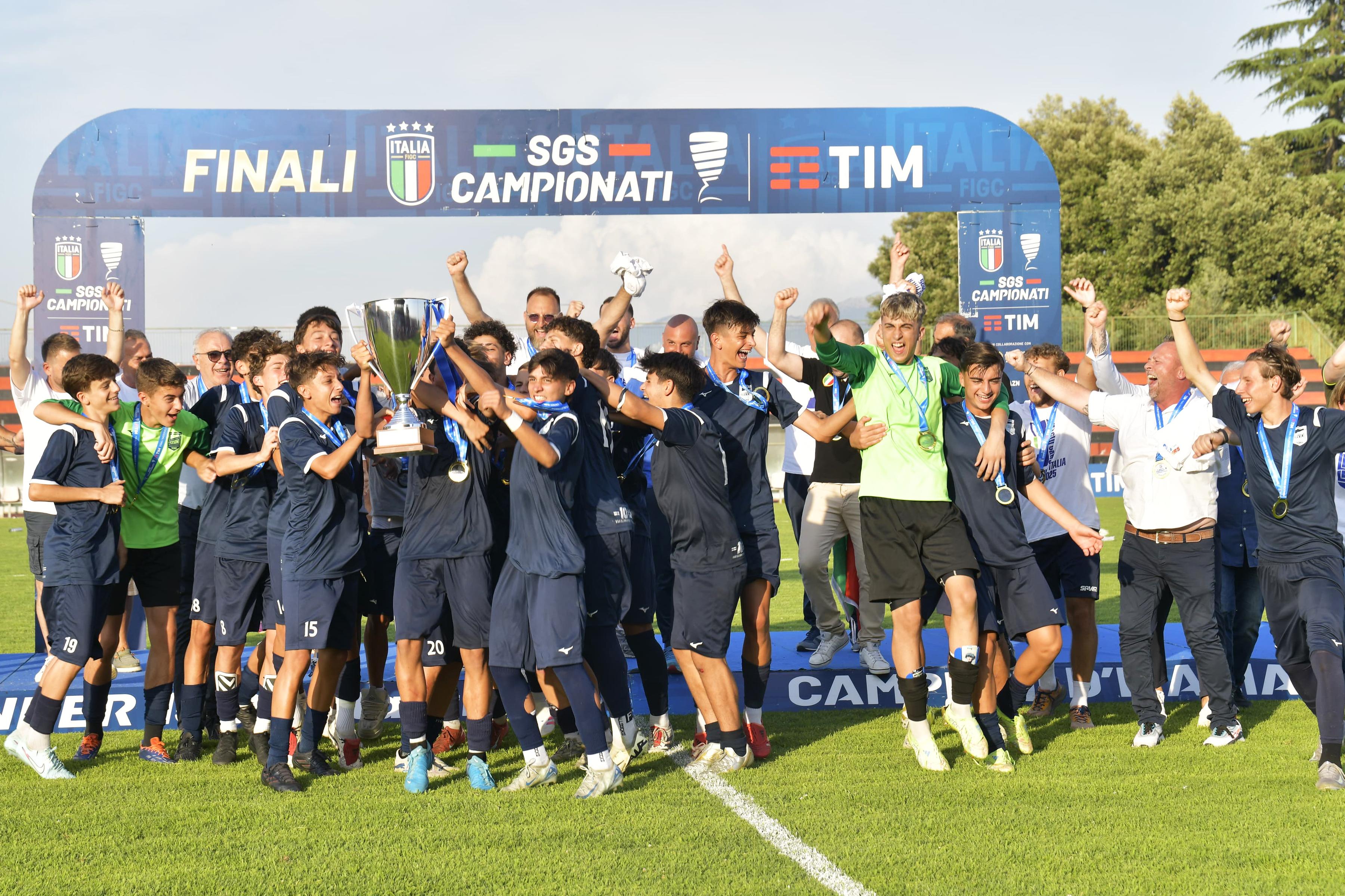 Under 15 Dilettanti e Puro Settore Giovanile, il Savio conquista lo scudetto a Velletri: 2-0 al Tau Calcio in finale. Autorino: \"Soddisfazione enorme\"