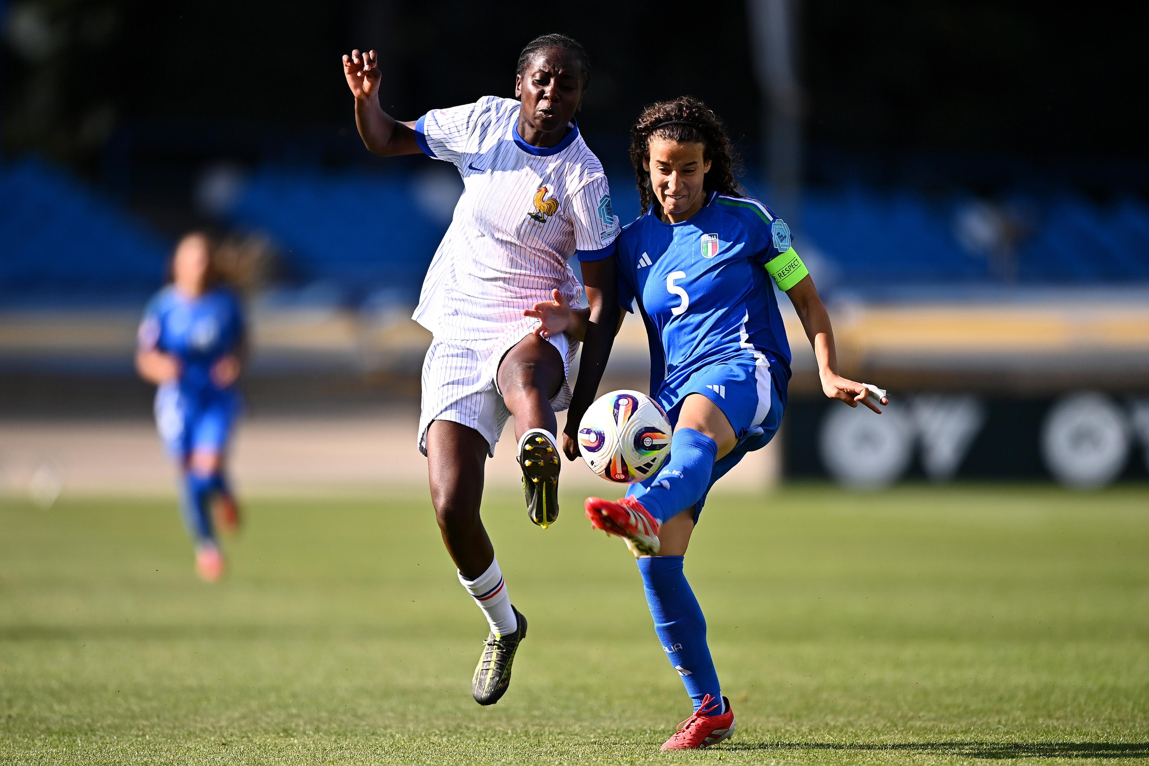 RZESZOW, POLAND - JUNE 21: Chancelle Effa Effa of France battles for possession with Azzurra Gallo of Italy during the UEFA Women's European Under-19 Championship 2024/25 Group A match between Italy and France at Stadium Rzeszow on June 21, 2025 in Rzeszow, Poland. (Photo by Tyler Miller - Sportsfile/UEFA via Getty Images)