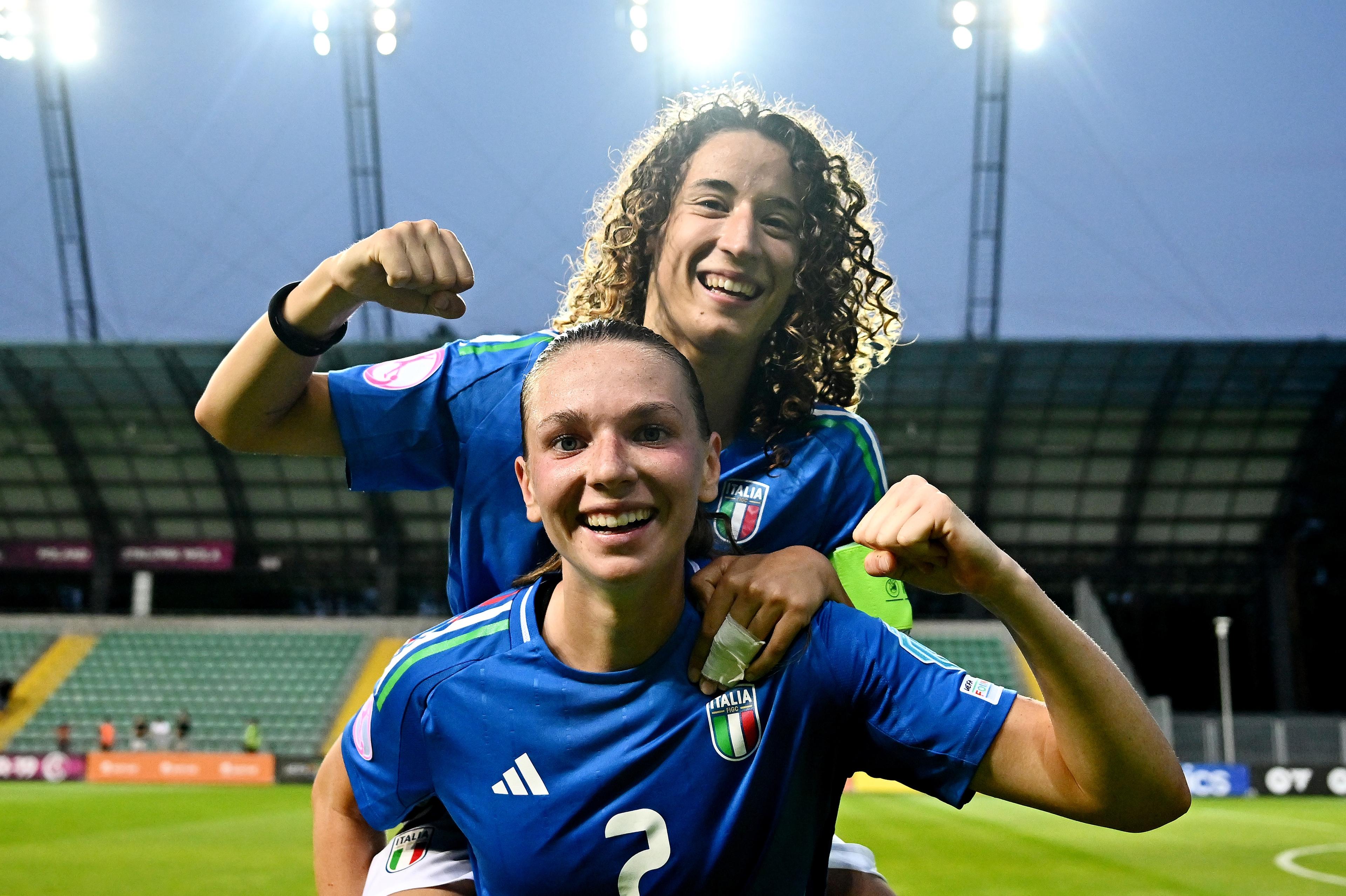 STALOWA WOLA, POLAND - JUNE 18: Lidia Consolini and Azzurra Gallo of Italy celebrate victory following the UEFA Women's European Under-19 Championship 2024/25 Group A match between Sweden and Italy at Stadium Stalowa Wola on June 18, 2025 in Stalowa Wola, Poland. (Photo by Tyler Miller - Sportsfile/UEFA via Getty Images)