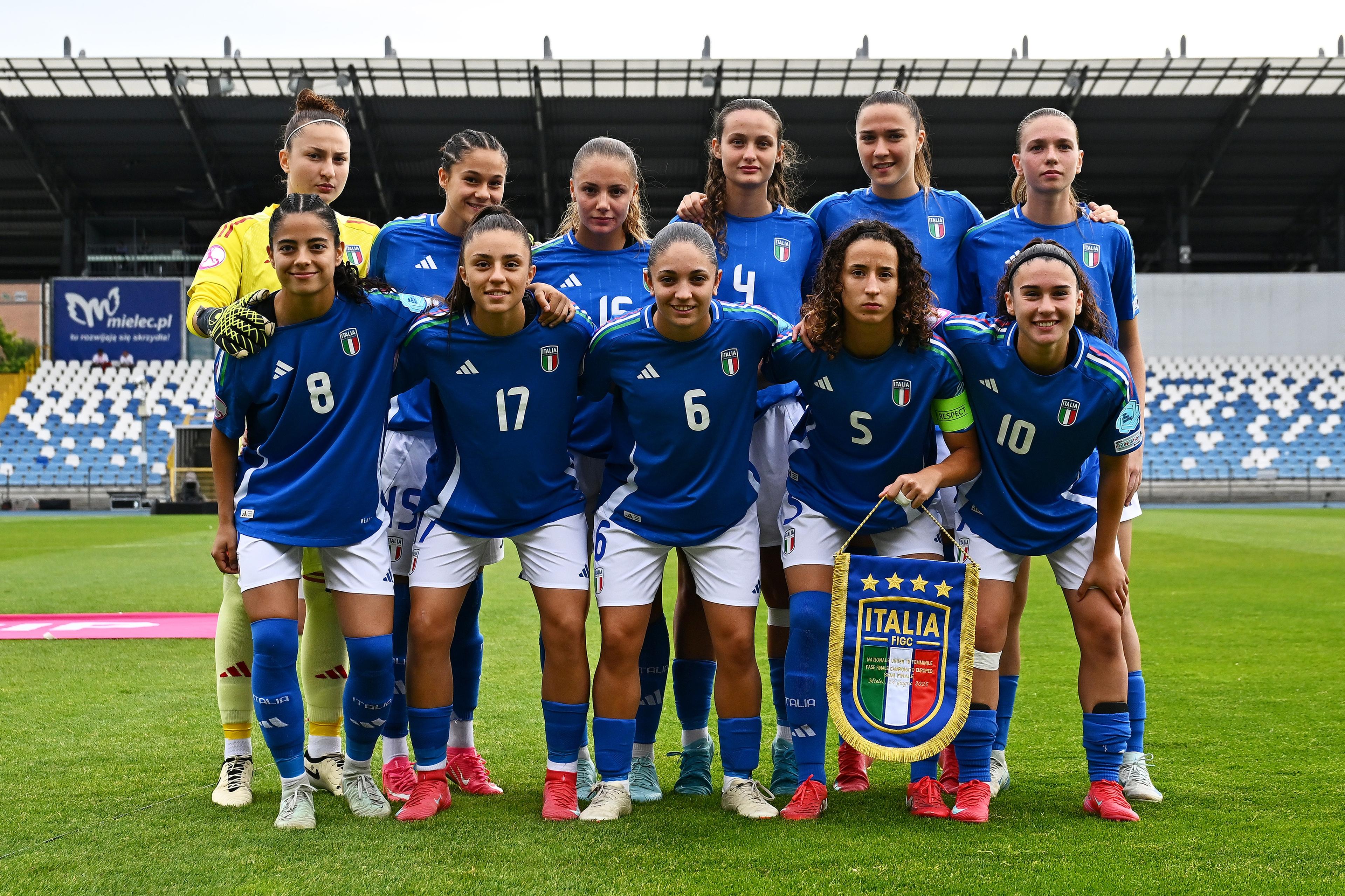 MIELEC, POLAND - JUNE 24: Players of Italy pose for a team photo prior to the UEFA Women's European Under-19 Championship 2024/25 Semi-Final match between Spain and Italy at Stadium Mielec on June 24, 2025 in Mielec, Poland. (Photo by Tyler Miller - Sportsfile/UEFA via Getty Images)