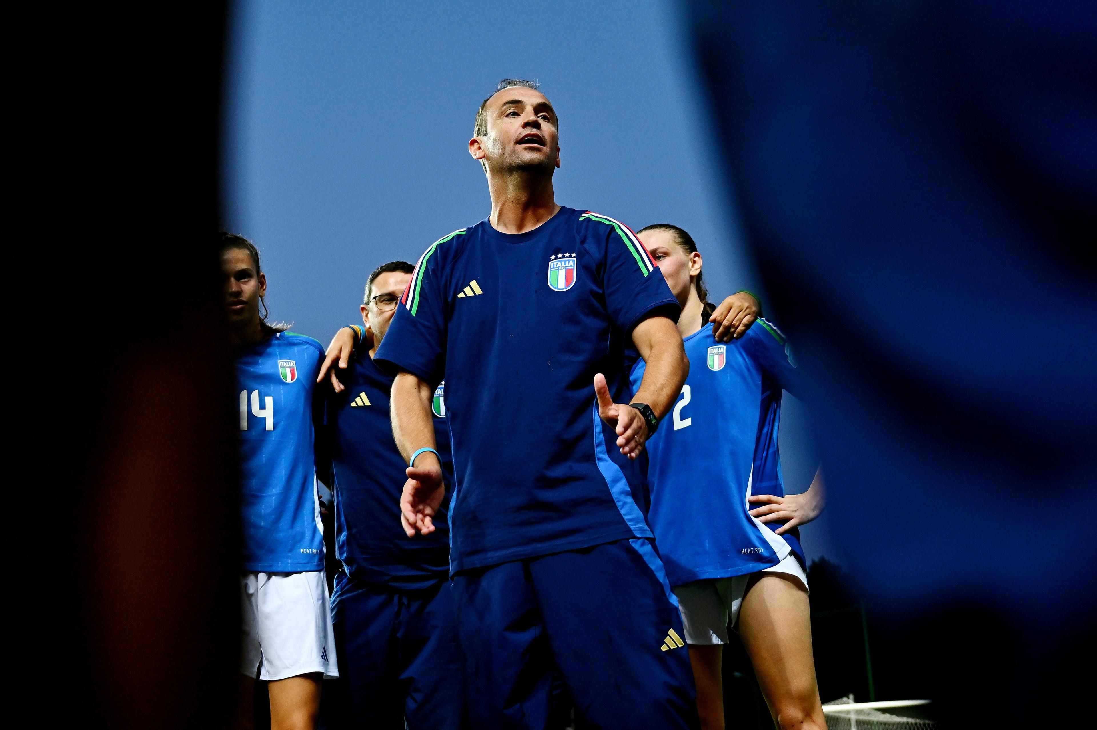 STALOWA WOLA, POLAND - JUNE 18: Nicola Matteucci, Head Coach of Italy speaks to his side following victory in the UEFA Women's European Under-19 Championship 2024/25 Group A match between Sweden and Italy at Stadium Stalowa Wola on June 18, 2025 in Stalowa Wola, Poland. (Photo by Tyler Miller - Sportsfile/UEFA via Getty Images)