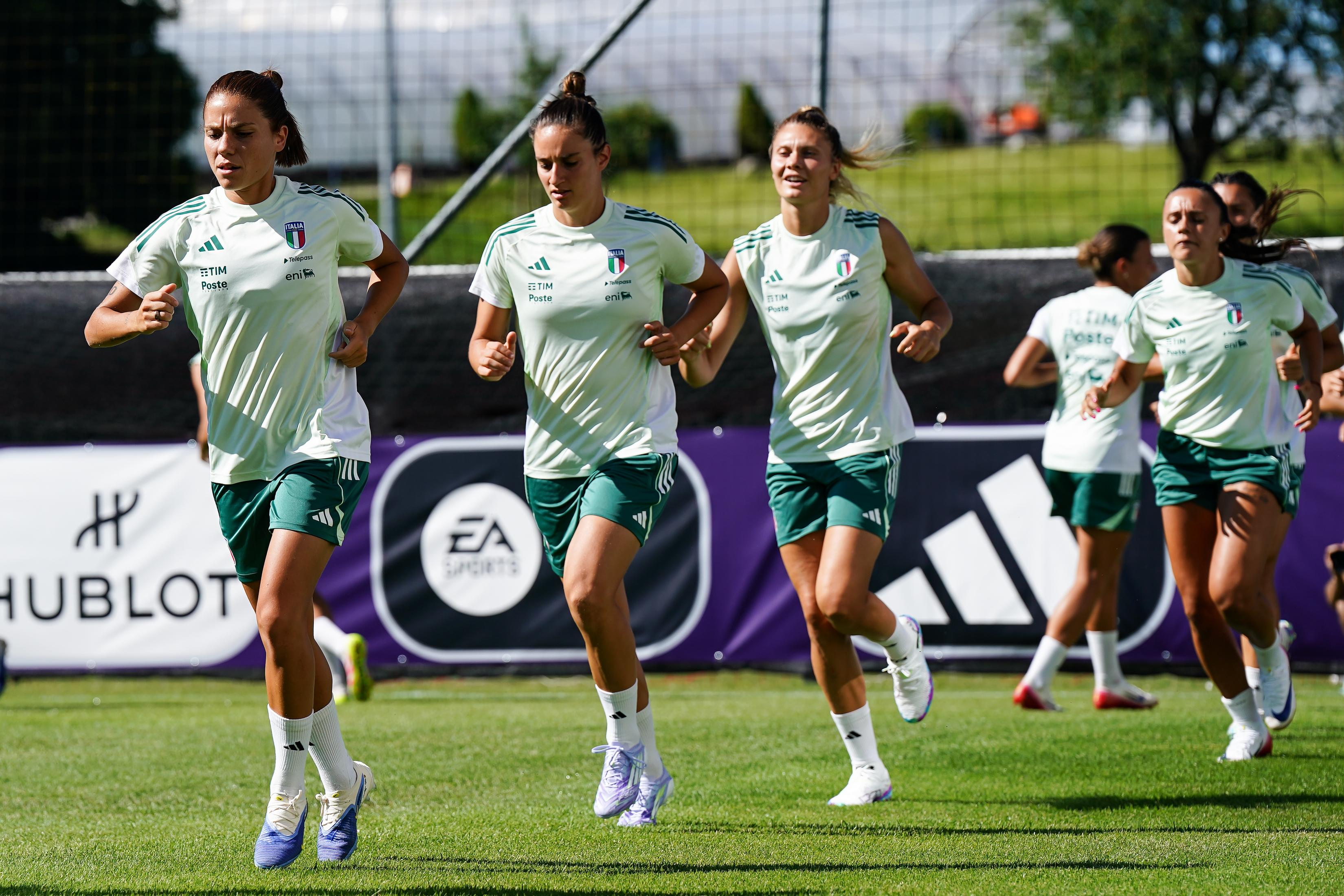 WEGGIS, SWITZERLAND - JUNE 28: Manuela Giugliano, Martina Lenzini, Michela Cambiaghi and Annamaria Serturini of Italy during the Italy Women training session at Thermoplan Arena on June 28, 2025 in Weggis, Switzerland. (Photo by Daniela Porcelli - FIGC/FIGC via Getty Images)