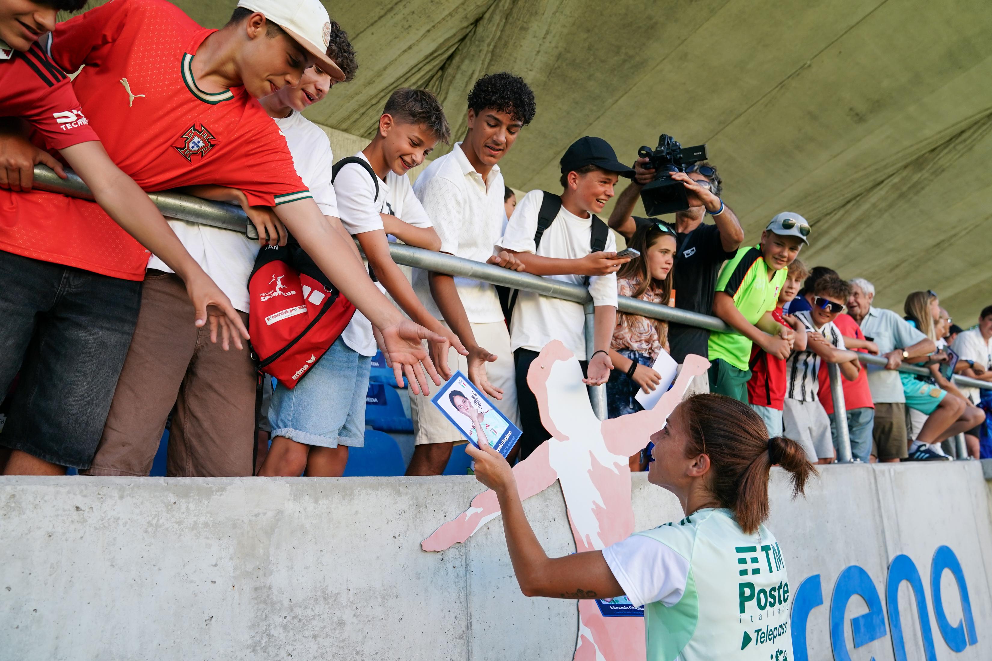 WEGGIS, SWITZERLAND - JUNE 29:  Manuela Giugliano of Italy with fans after the Italy Women training session at Thermoplan Arena on June 29, 2025 in Weggis, Switzerland.  (Photo by Daniela Porcelli - FIGC/FIGC via Getty Images)