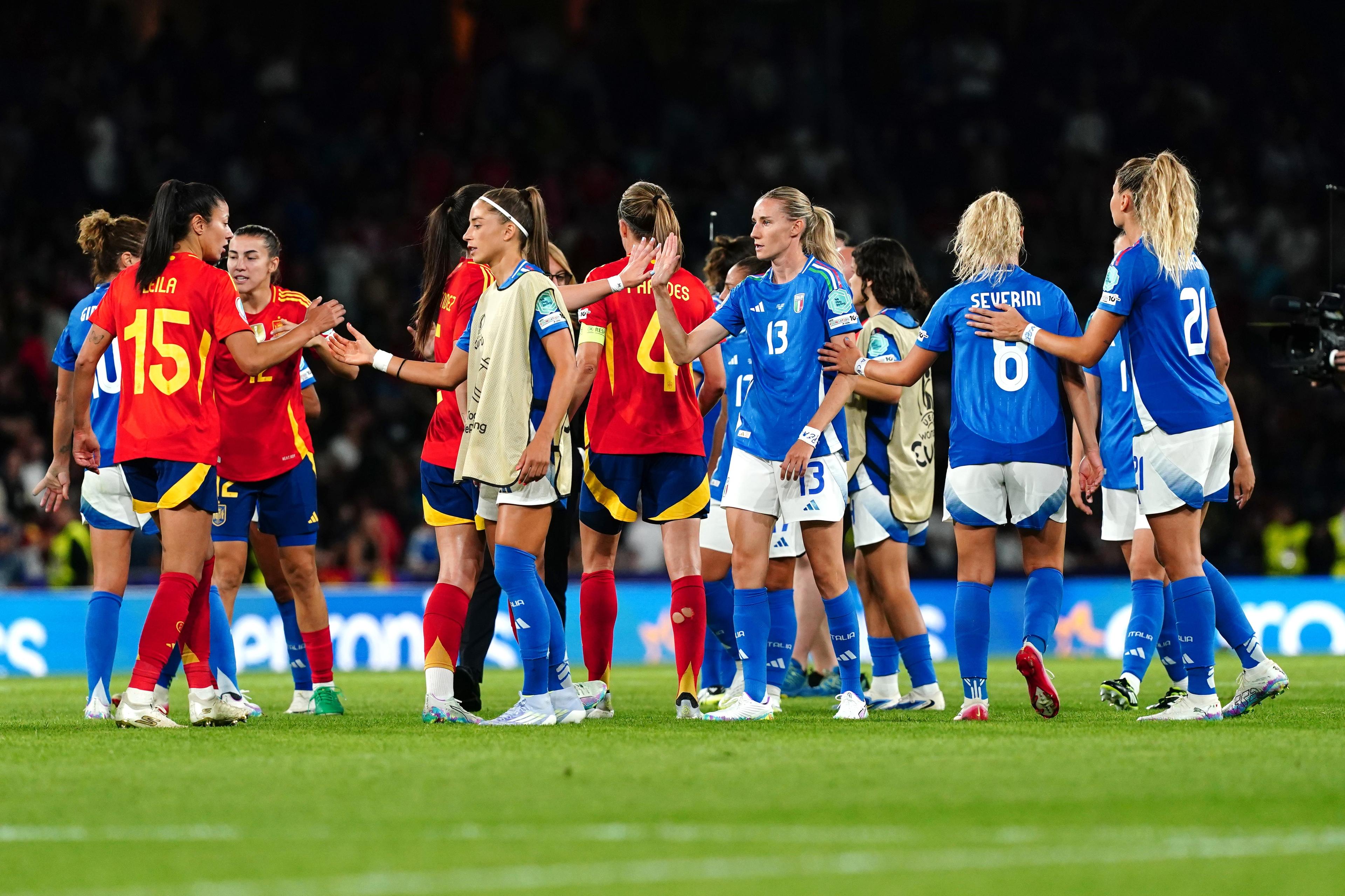BERN, SWITZERLAND - JULY 11: Players of Italy celebrate after they qualify for the quarter finals following the UEFA Women's EURO 2025 Group B match between Italy and Spain at Stadion Wankdorf on July 11, 2025 in Bern, Switzerland. (Photo by Pier Marco Tacca - FIGC/FIGC via Getty Images)
