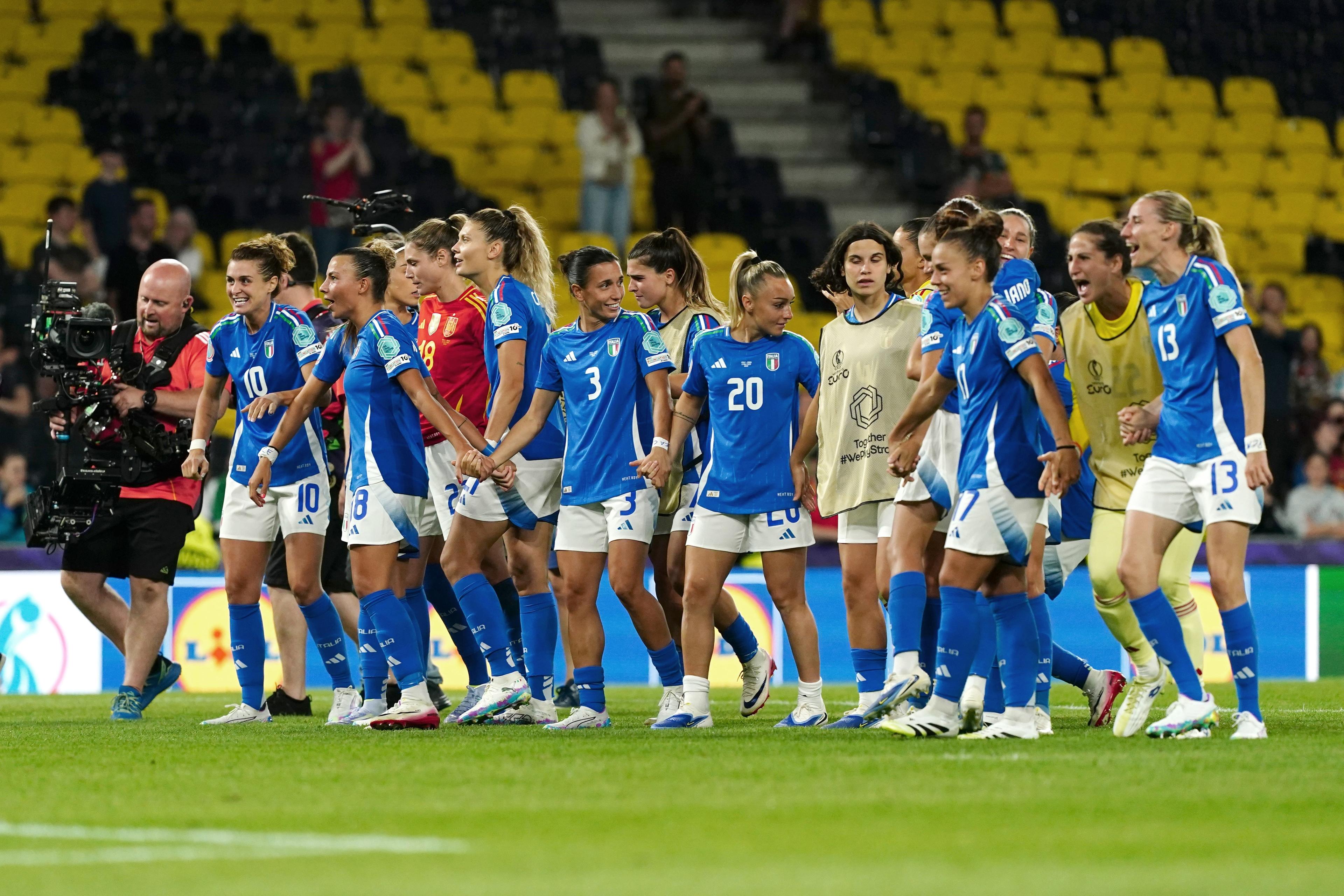 BERN, SWITZERLAND - JULY 11: Players of Italy celebrate after they qualify for the quarter finals following the UEFA Women's EURO 2025 Group B match between Italy and Spain at Stadion Wankdorf on July 11, 2025 in Bern, Switzerland. (Photo by Pier Marco Tacca - FIGC/FIGC via Getty Images)
