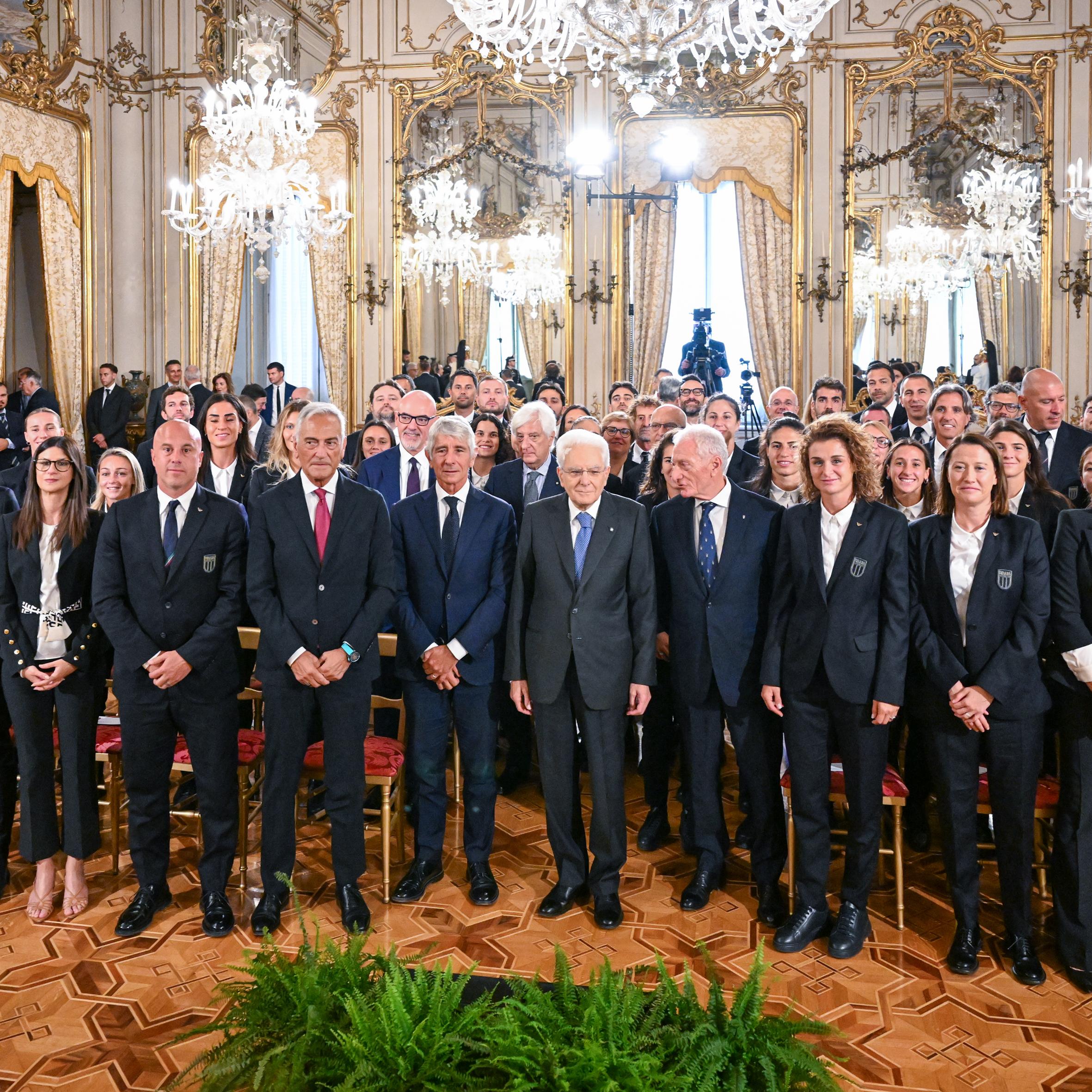 Le Azzurre ricevute al Quirinale. Mattarella: \"Splendido Europeo, avete reso onore all’Italia\"