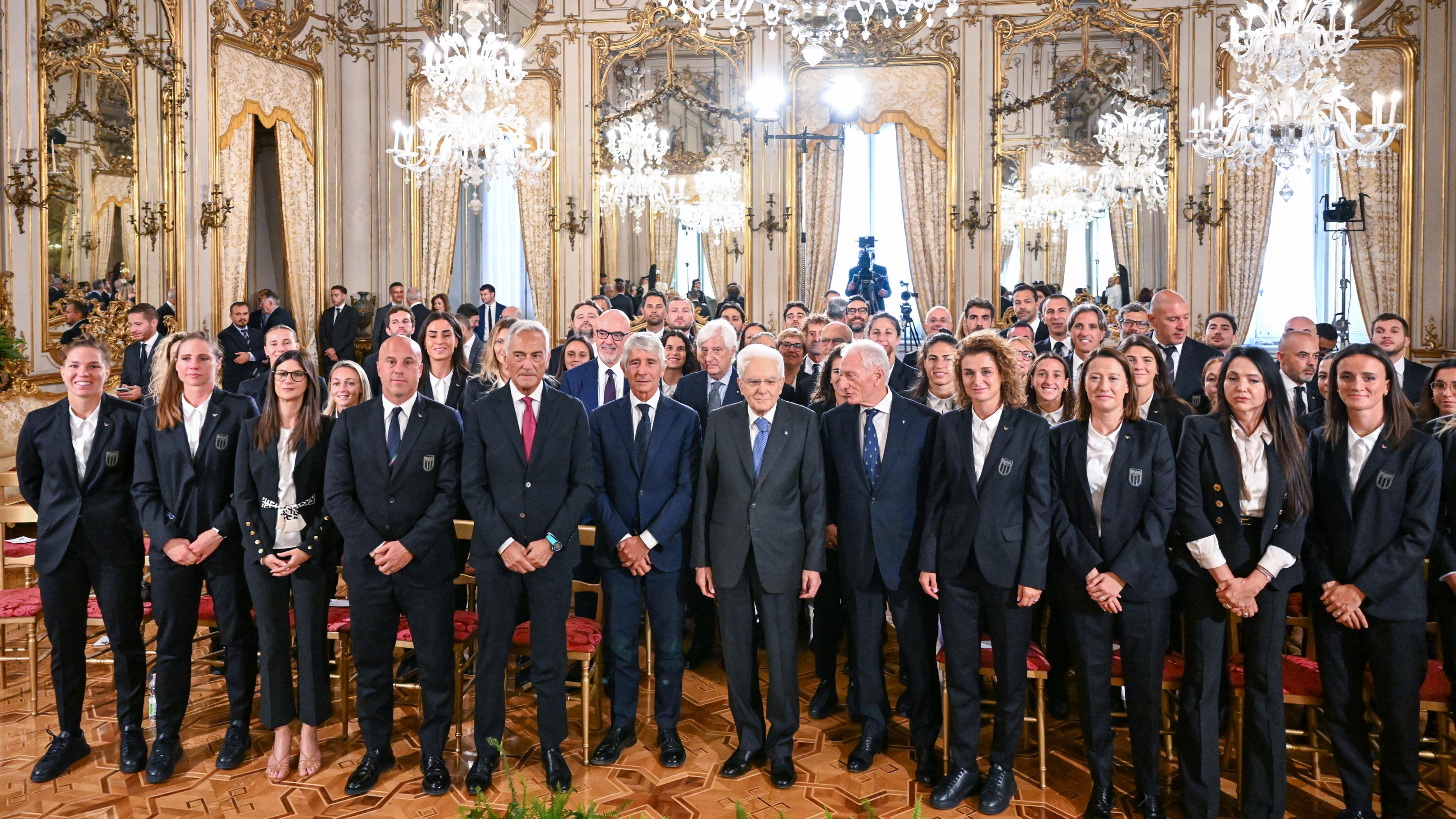 Le Azzurre ricevute al Quirinale. Mattarella: \"Splendido Europeo, avete reso onore all’Italia\"