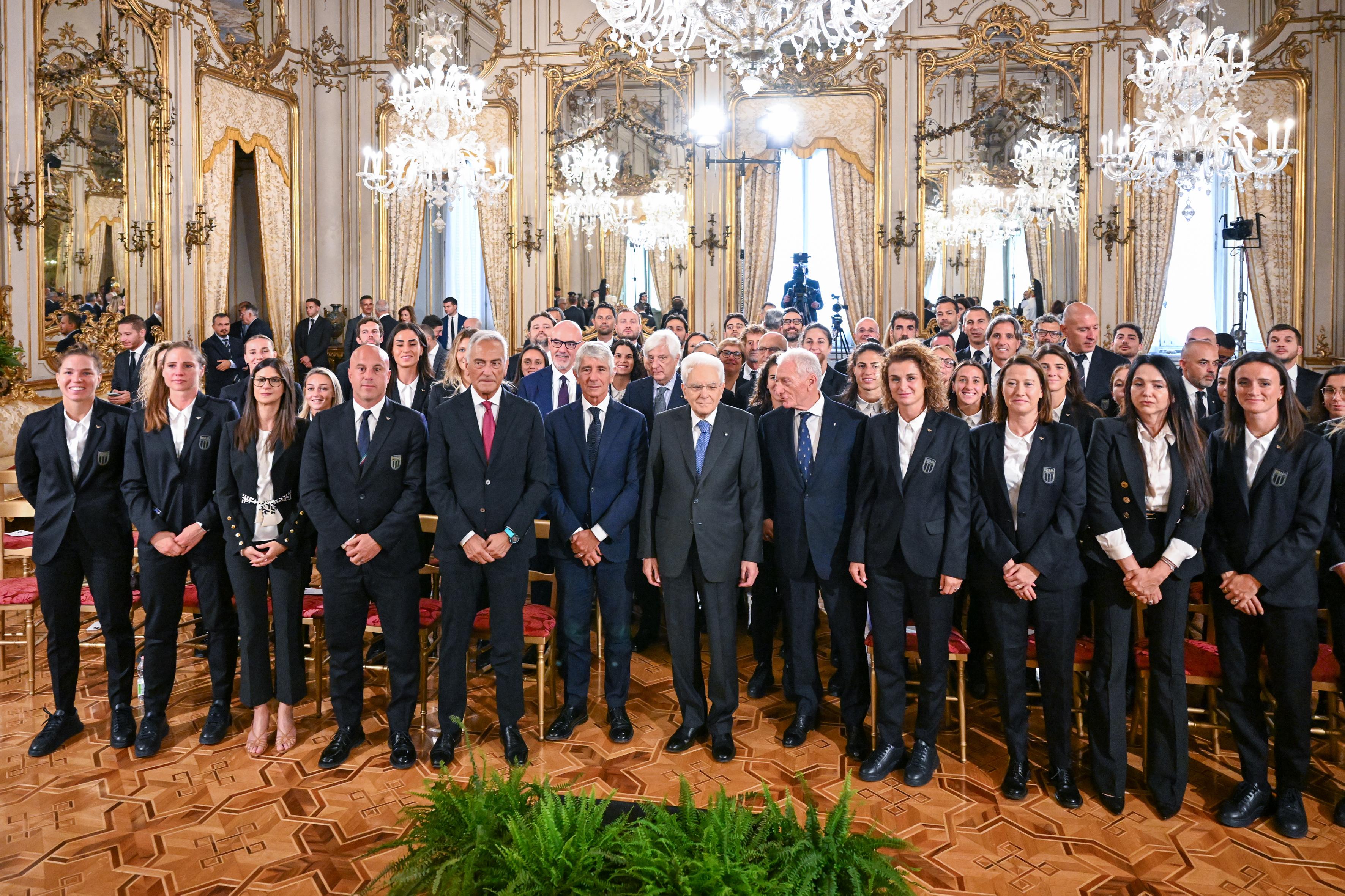 Le Azzurre ricevute al Quirinale. Mattarella: \"Splendido Europeo, avete reso onore all’Italia\"