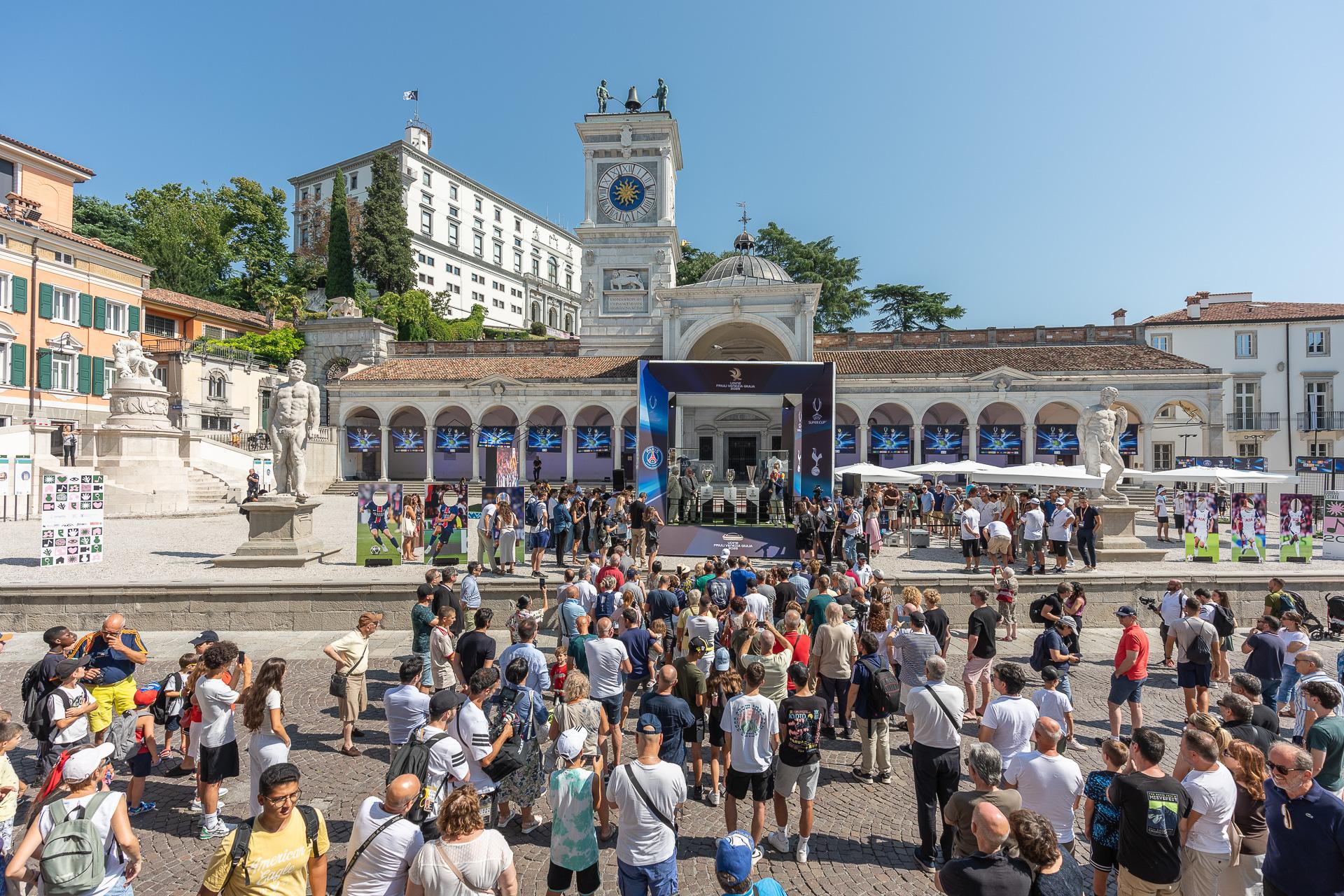 UEFA Super Cup, grande festa a Udine per l'inaugurazione del Fan Festival. La città è pronta per la Supercoppa tra PSG e Tottenham