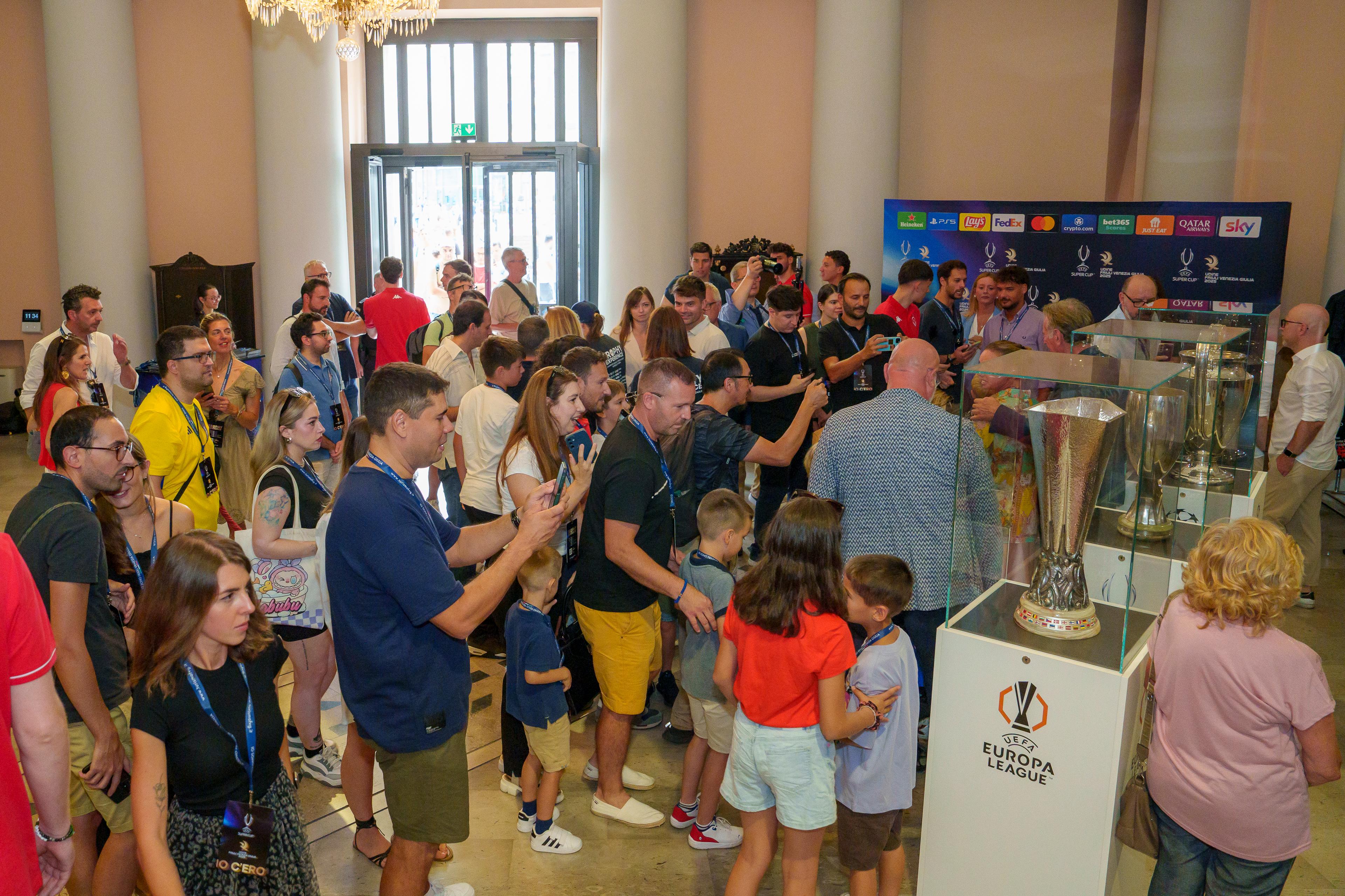 UEFA Super Cup, inaugurata a Trieste la seconda tappa della 'Trophy Experience': la sfida del 13 agosto a Udine tra PSG e Tottenham si avvicina
