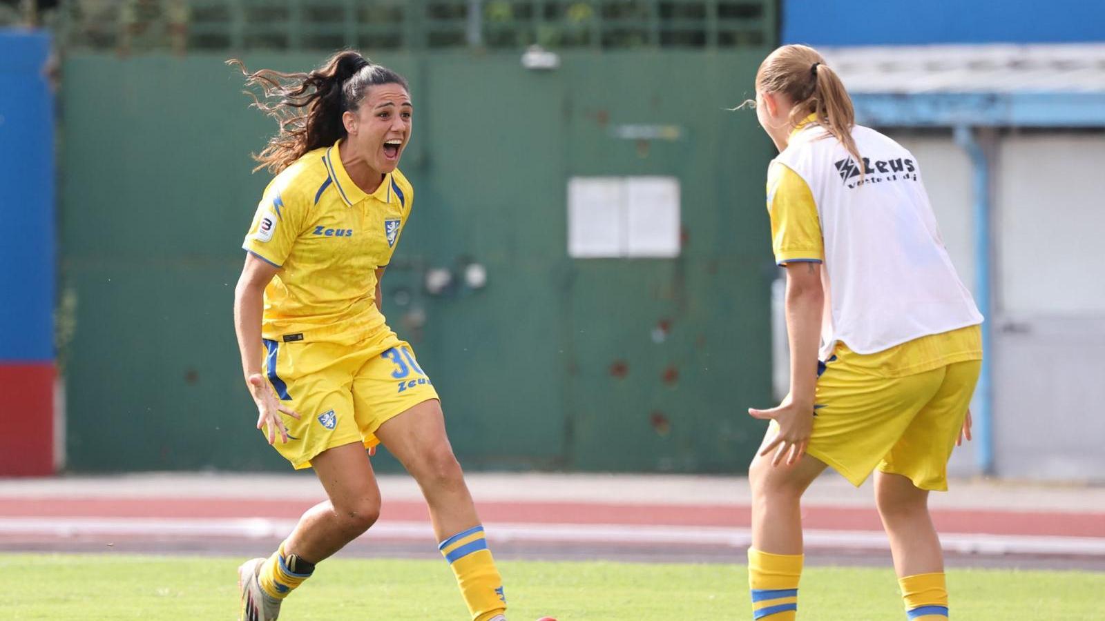 Frosinone-Vicenza apre il weekend. Domenica il resto del programma: derby lombardo tra Como e Lumezzane, due partite a Roma