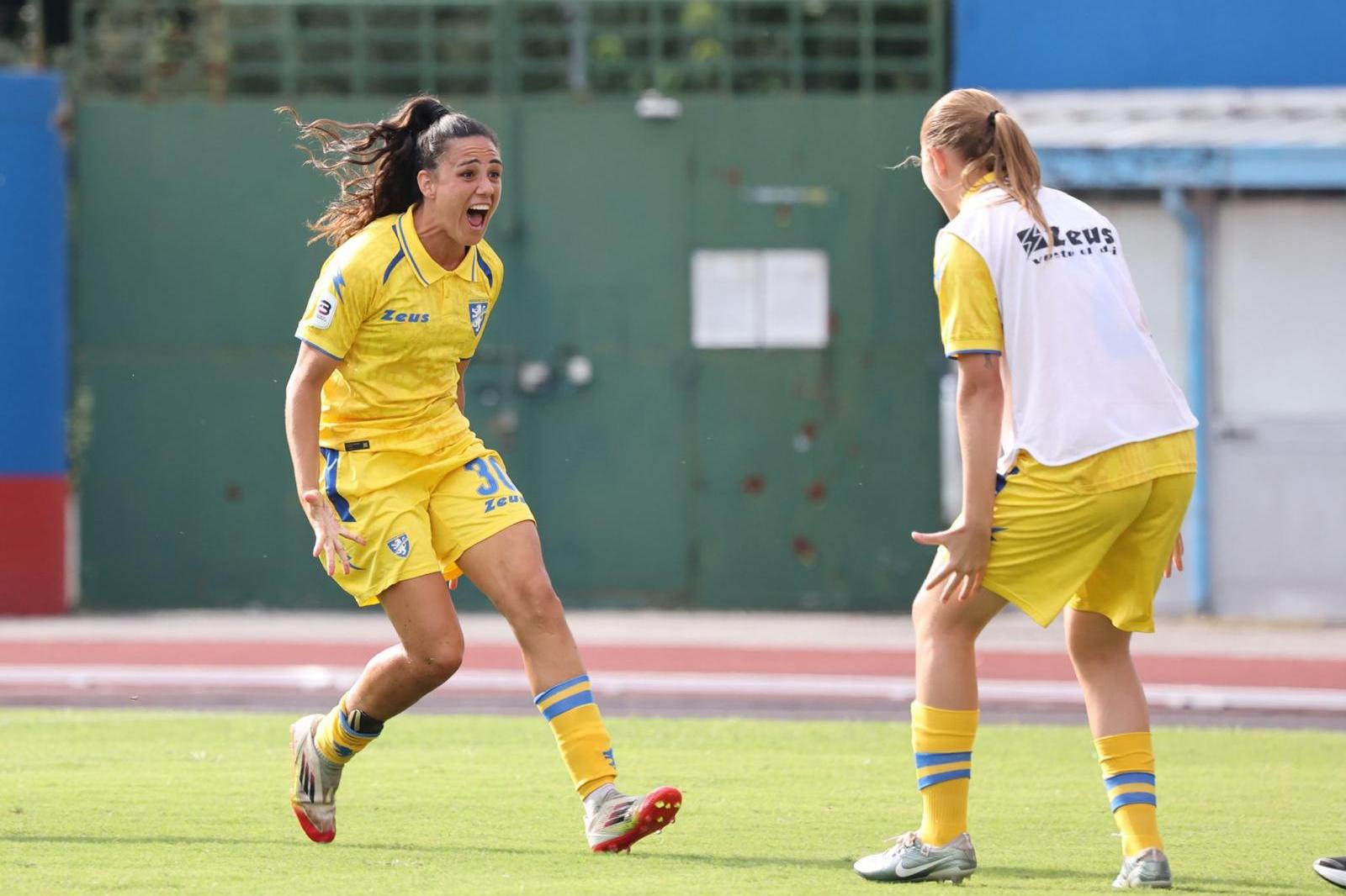 Frosinone-Vicenza apre il weekend. Domenica il resto del programma: derby lombardo tra Como e Lumezzane, due partite a Roma