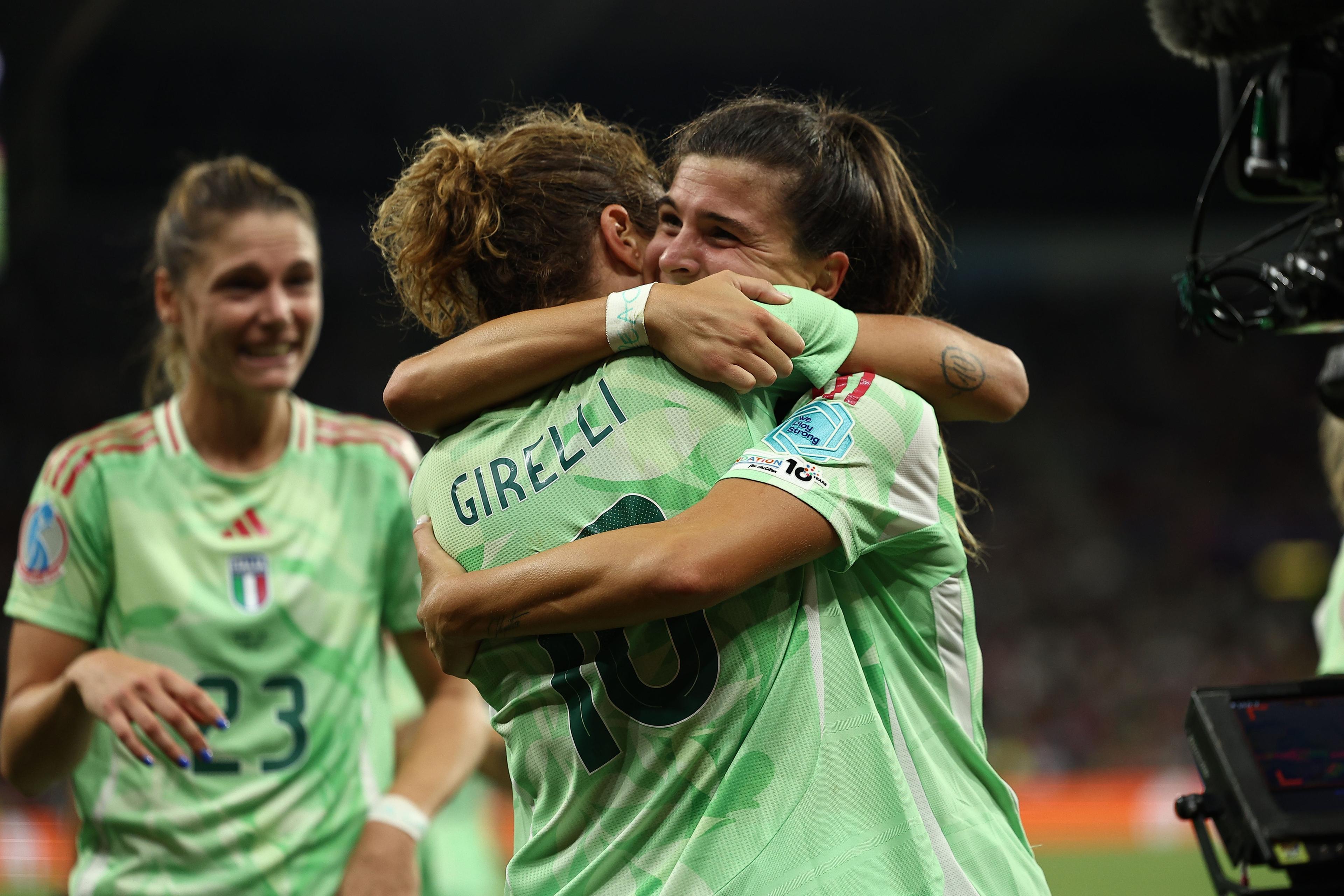 Cristiana Girelli e Sofia Cantore tra le 30 nominate per il Pallone d'Oro: premiazione il 22 settembre a Parigi
