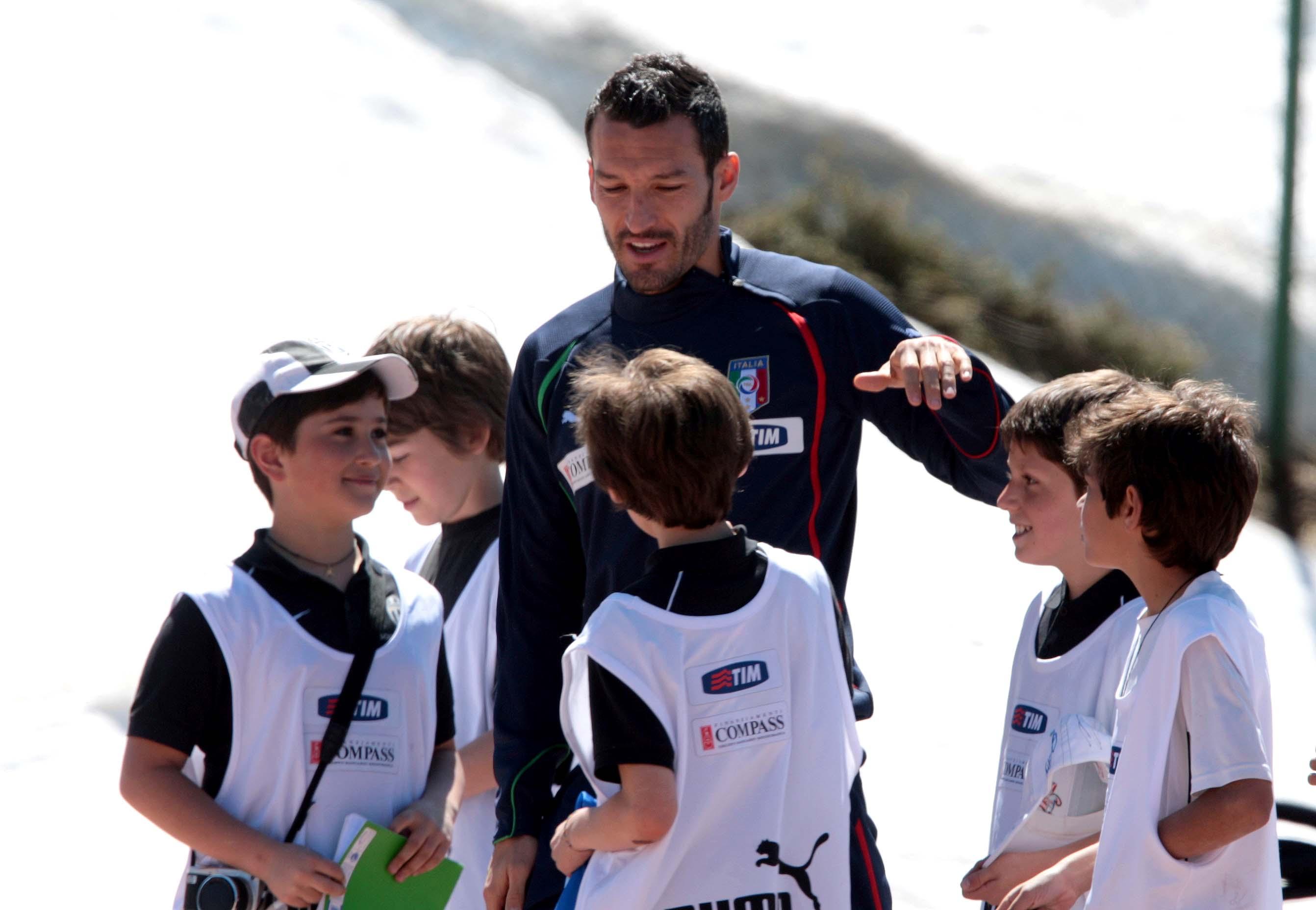SESTRIERE, ITALY - MAY 01: Gianluca Zambrotta during the training session on May 2010 in Sestriere near Turin, Italy. (Photo by FIGC/FIGC) *** Local Caption *** Gianluca Zambrotta