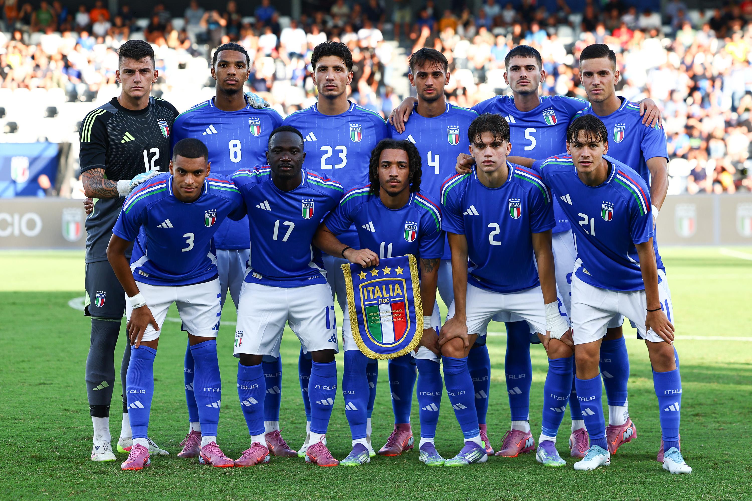 LA SPEZIA, ITALY - SEPTEMBER 05: Players of Italy U21 pose for a team photo during the UEFA Euro U21 Qualification match between Italy and Montenegro on September 05, 2025 in La Spezia, Italy. (Photo by Luca Bizzarri - FIGC/FIGC via Getty Images)