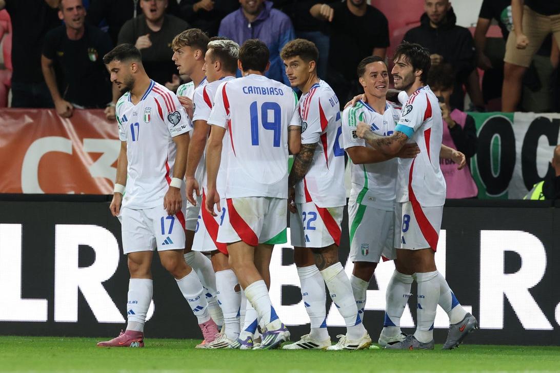 L’Italia vince una partita folle: battuto 5-4 Israele, decide il gol di Tonali nel recupero
