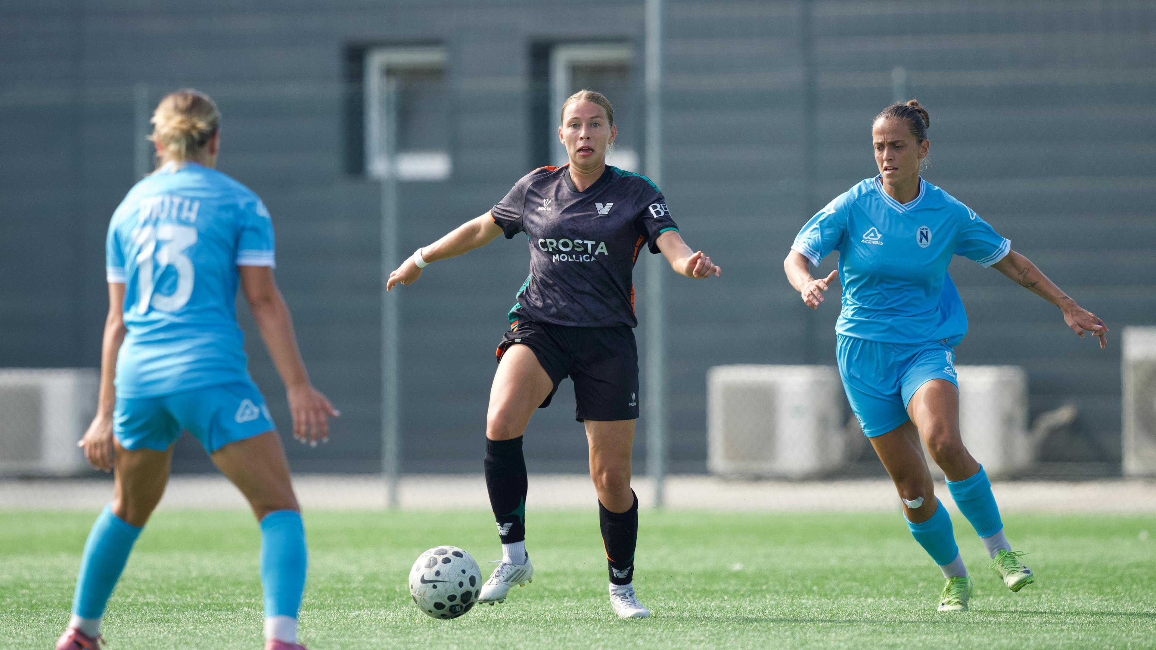 Napoli Women prima squadra qualificata agli ottavi di finale: cinque gol della squadra di Sassarini al Venezia. Domenica le altre partite